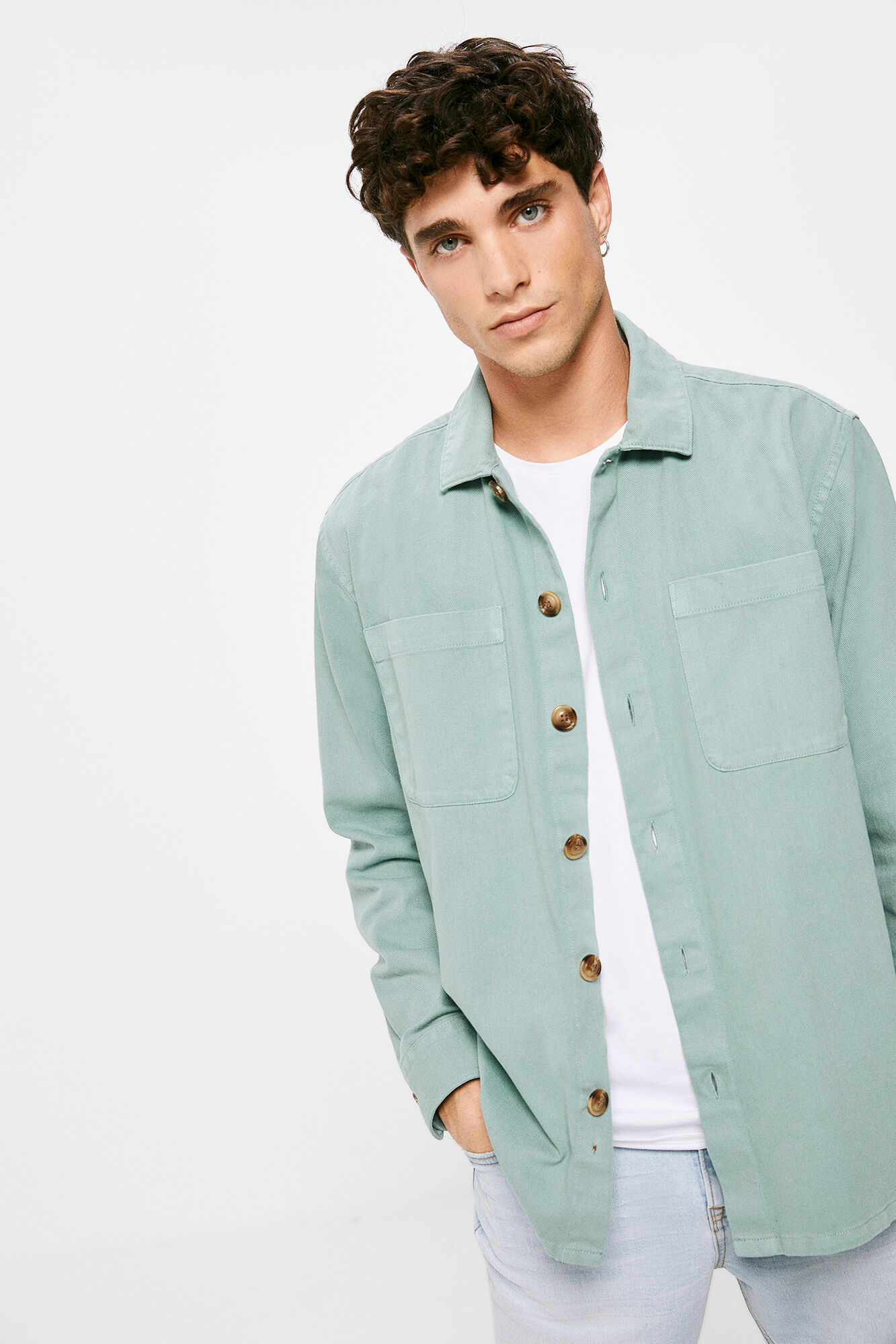 Cor da sobrecamisa: verde