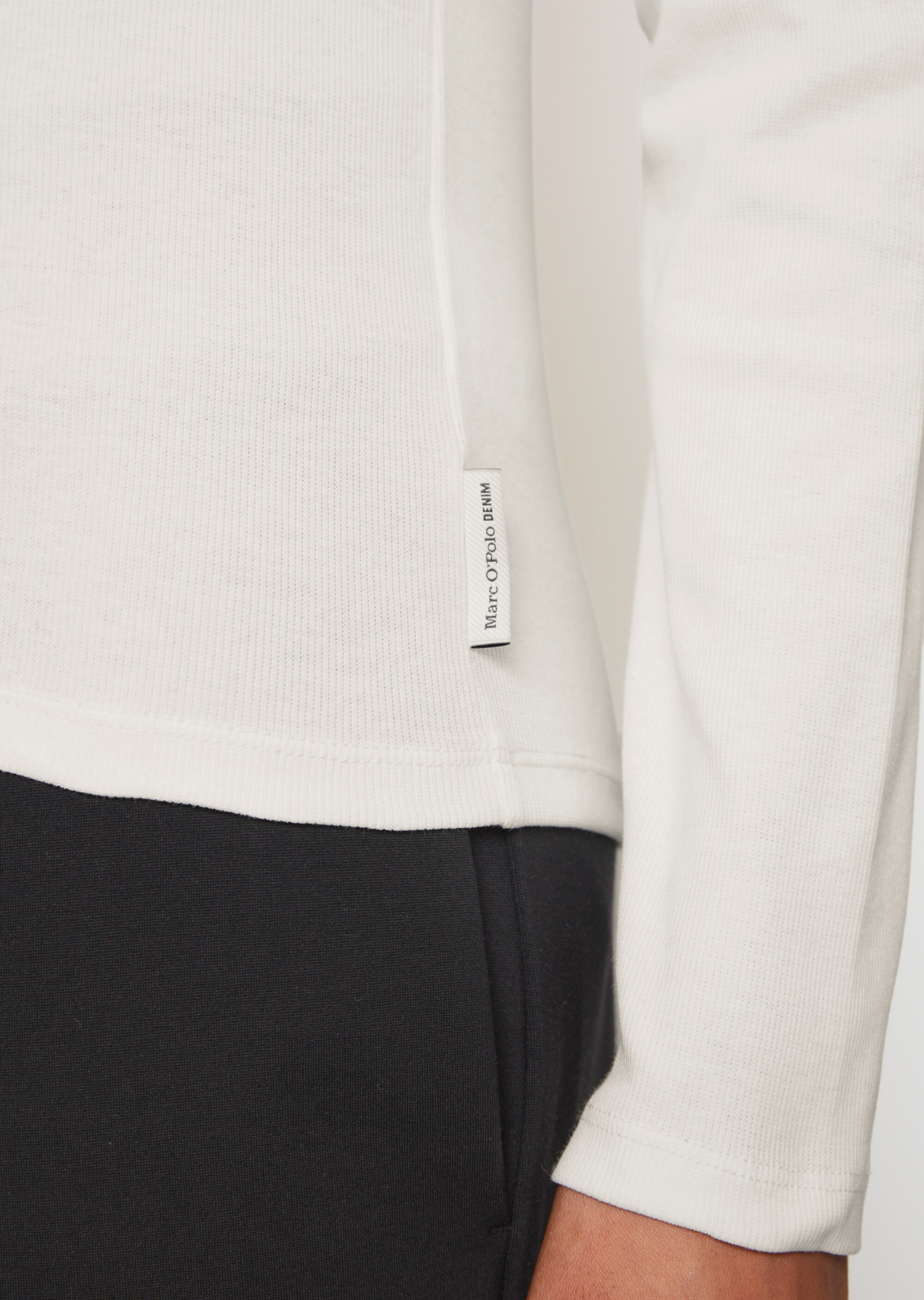 Rundhals-Longsleeve slim aus softem Feinripp-Jersey