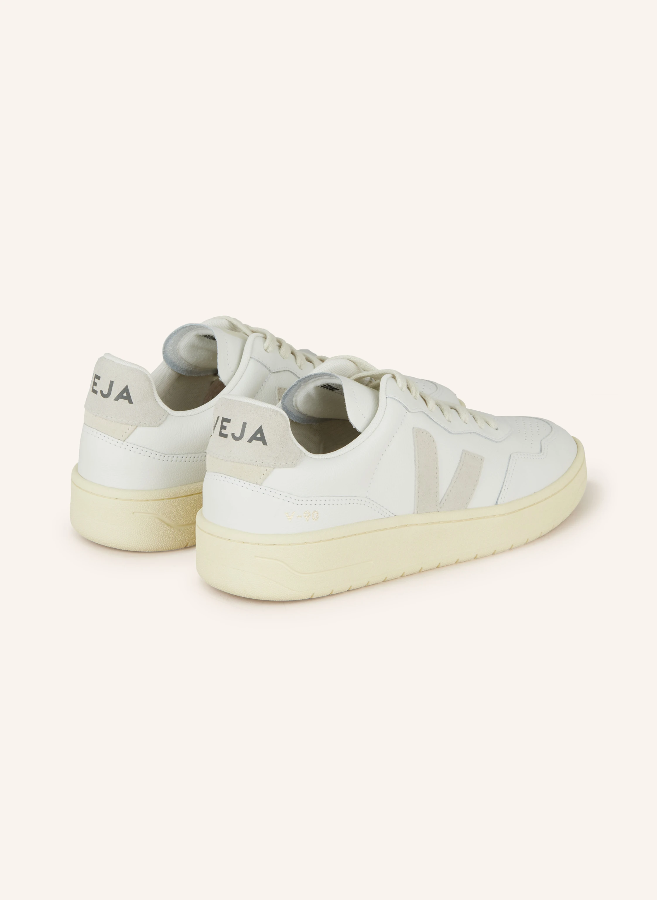 VEJA Sneaker V-90