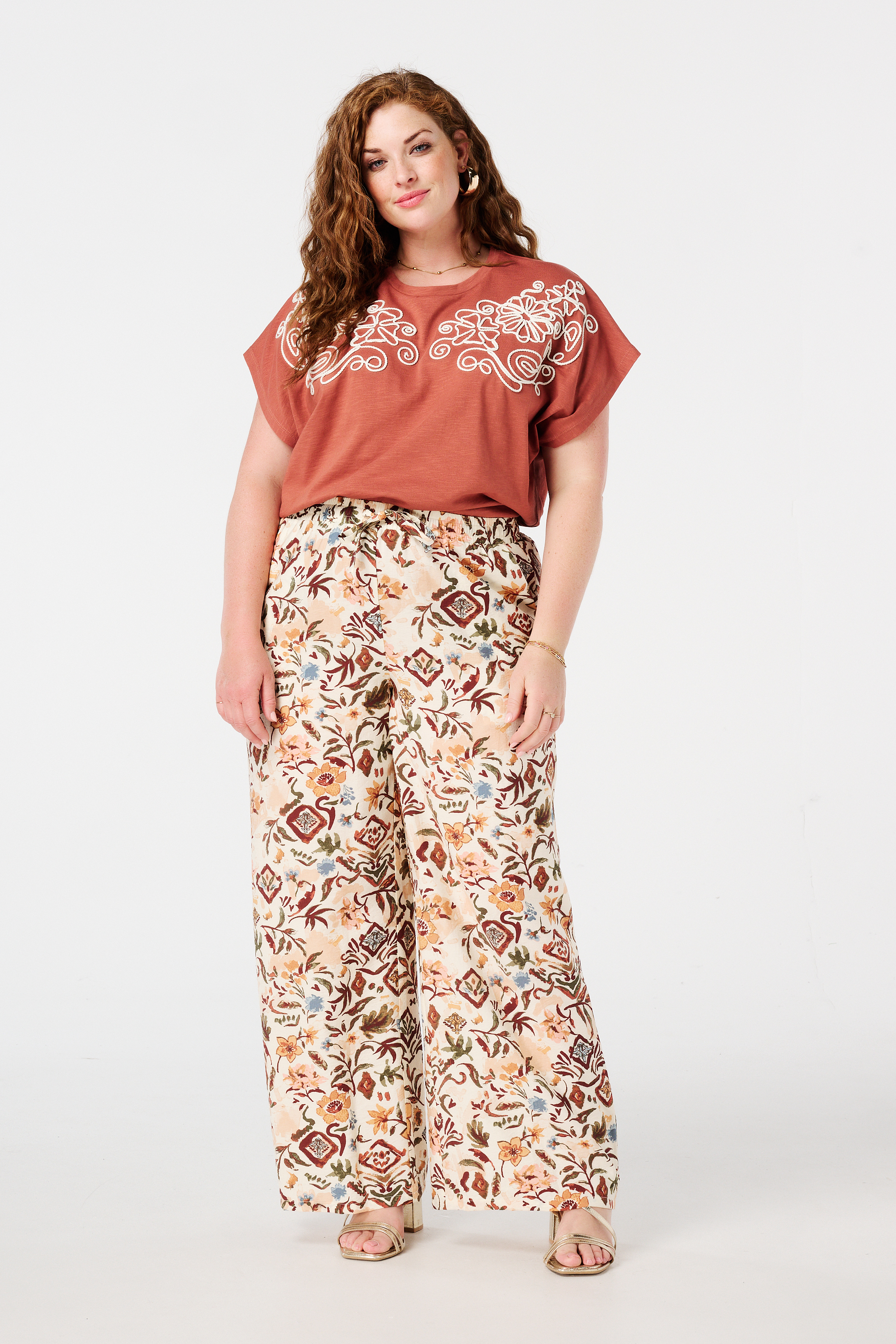 T-shirt met borduursel Steen rood