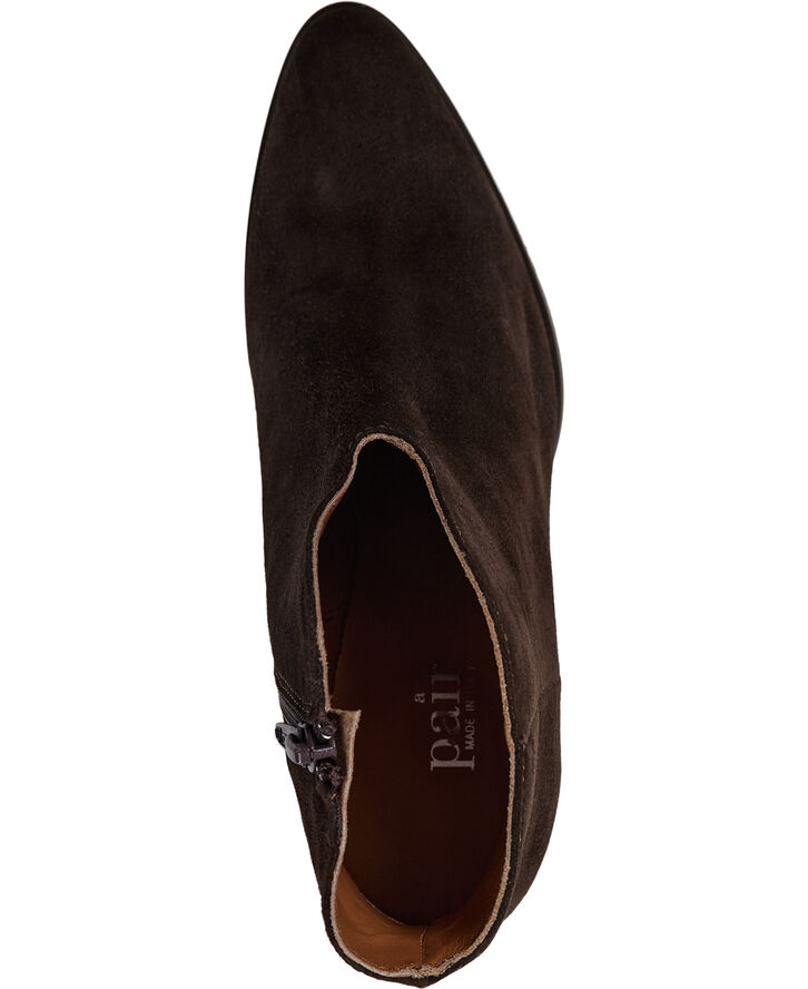 A pair Elegant western Brown