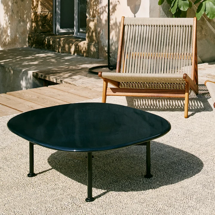 Gubi - Carmel Outdoor Lounge Tisch 75 x 75 cm, black semi matt / clam white