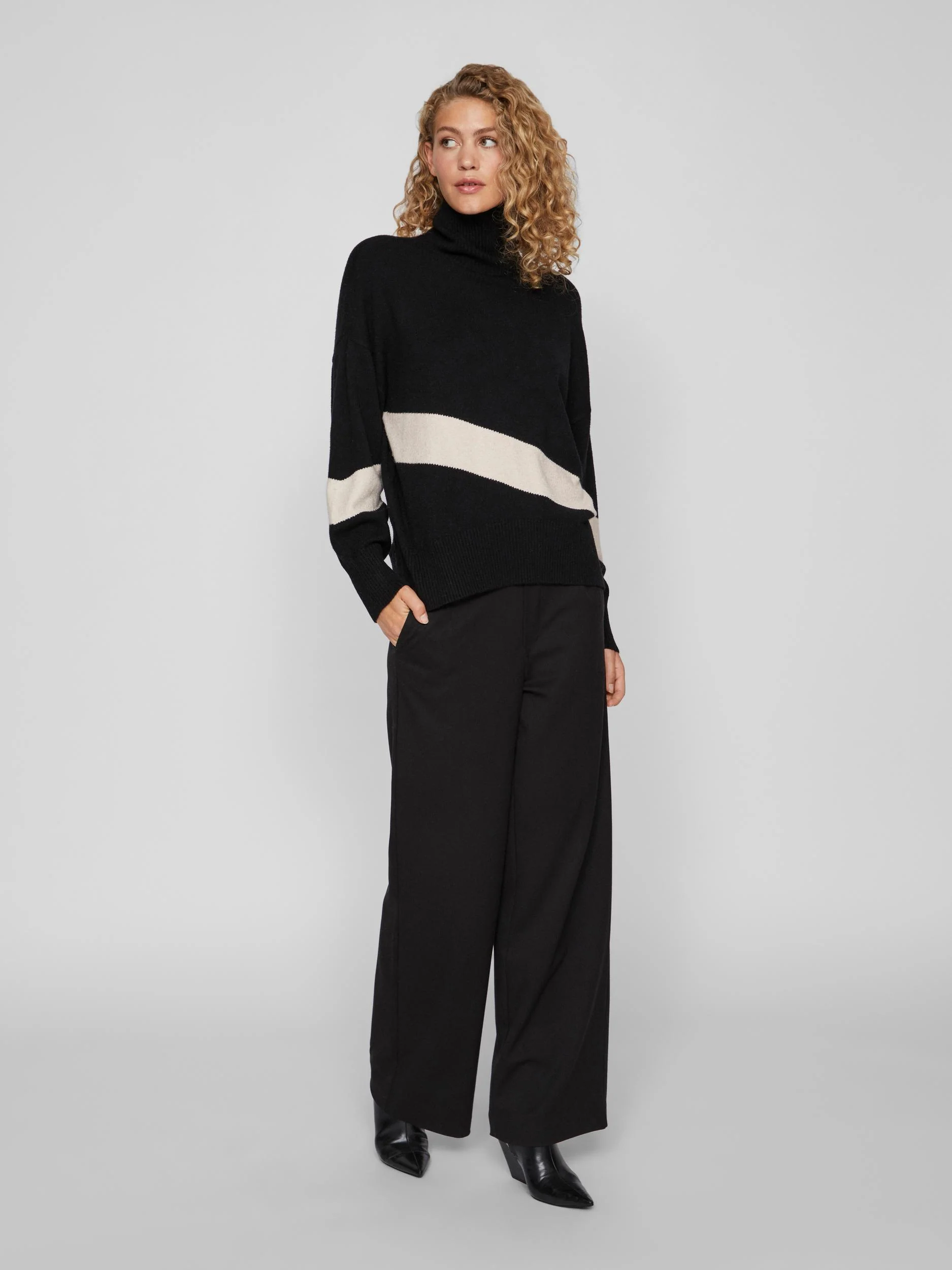 Vila  Viril L/S High Funnel Neck striktrøje - sort