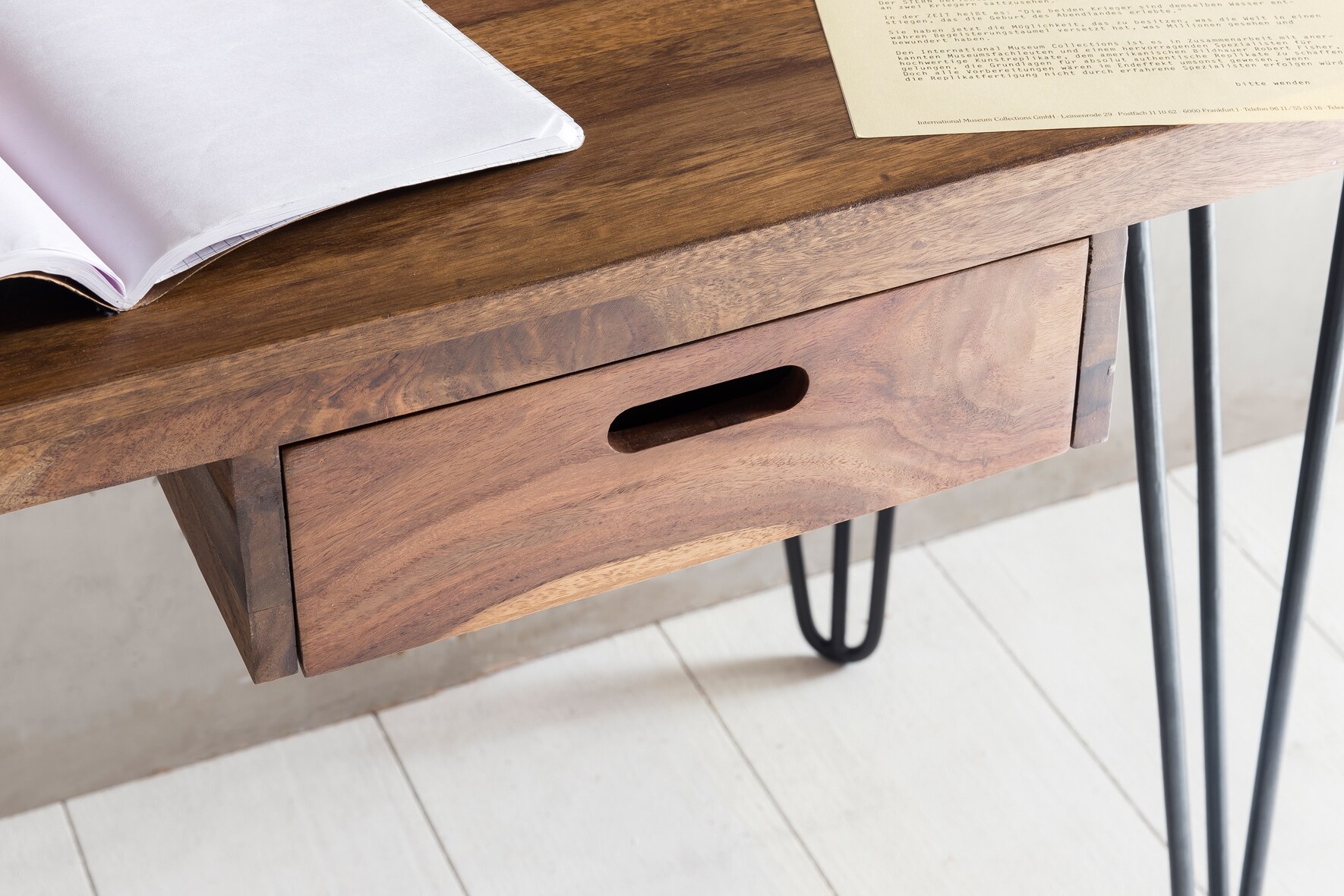 FineBuy Schreibtisch BAGLI 130 cm Laptoptisch Ablage Bürotisch Arbeitstisch