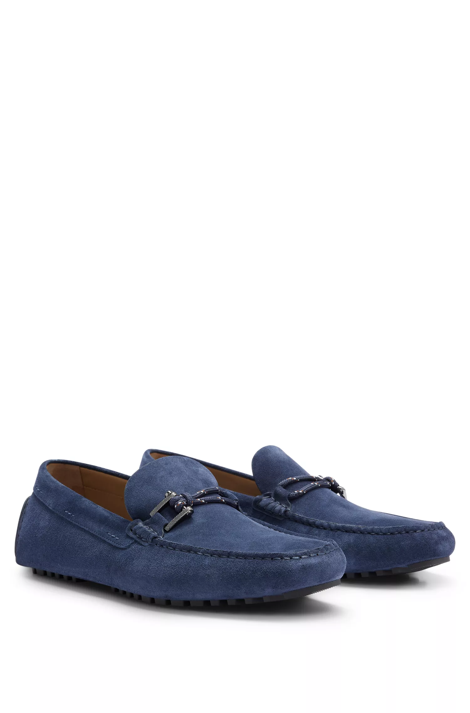 Mocassins BOSS Black-Driver em camurça com detalhes em cordão e ferragens.