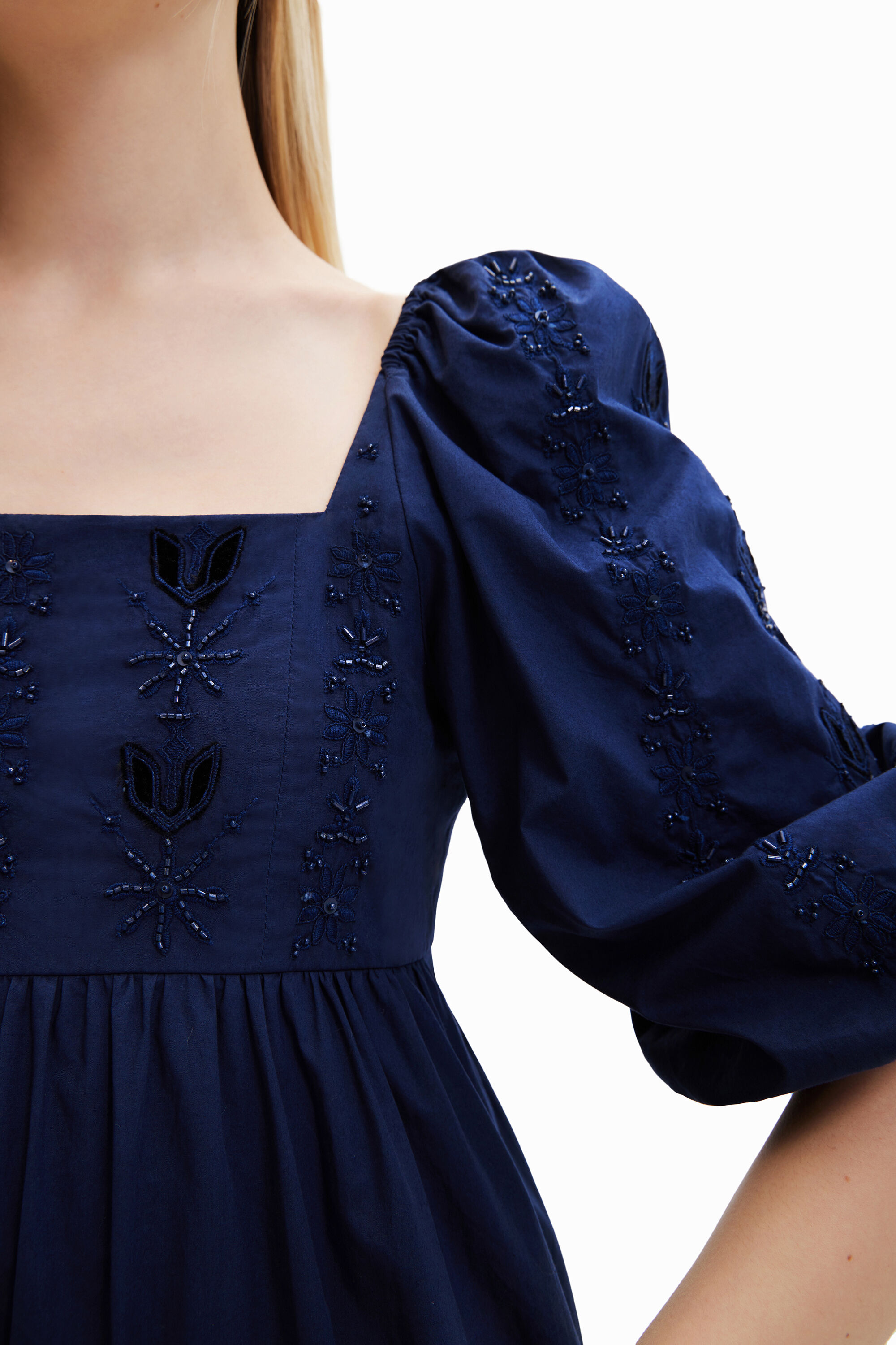 Robe midi broderies