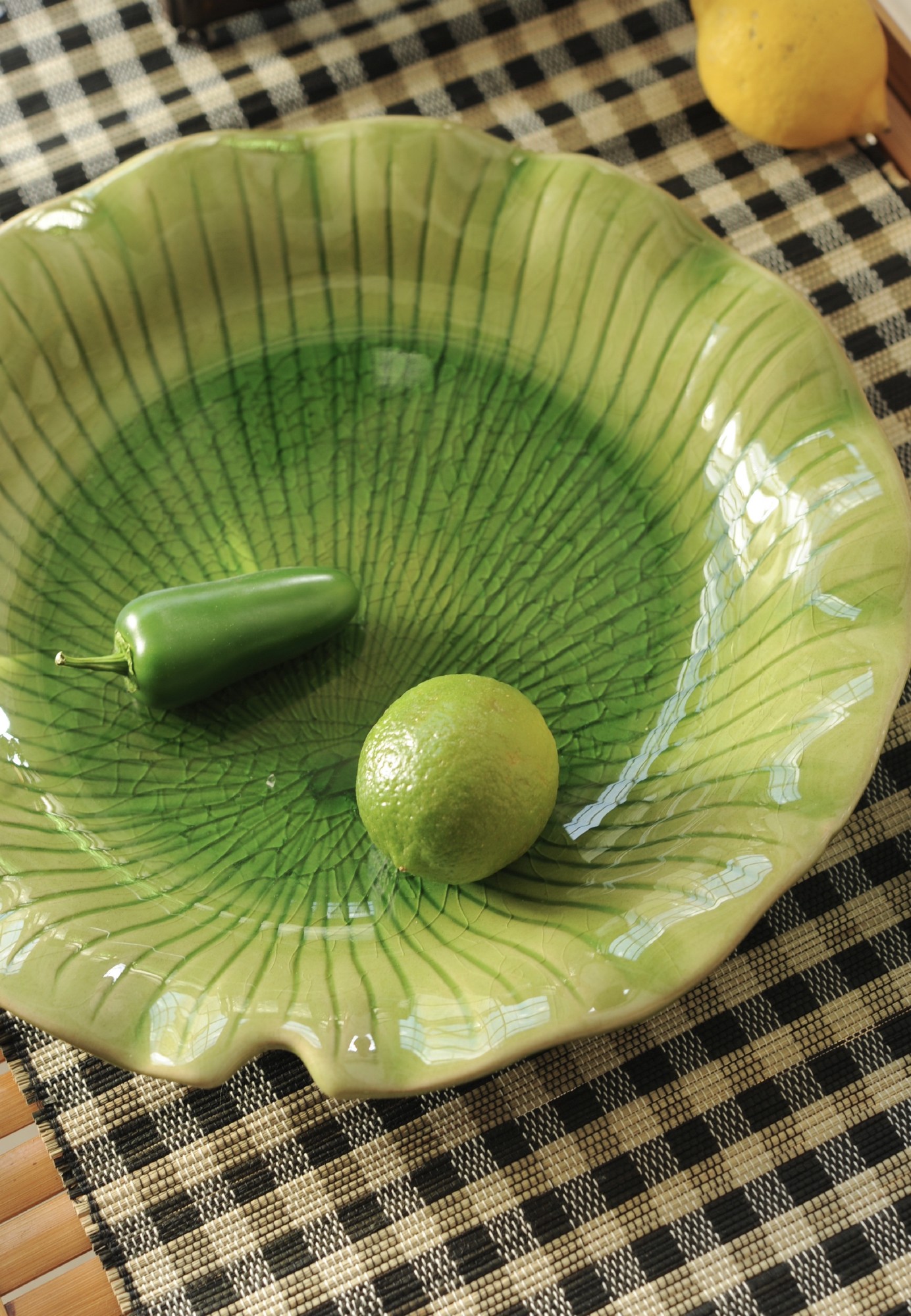 Teller 'Lotusblatt', grün, Ø 25 cm, H 4 cm zu 10,80