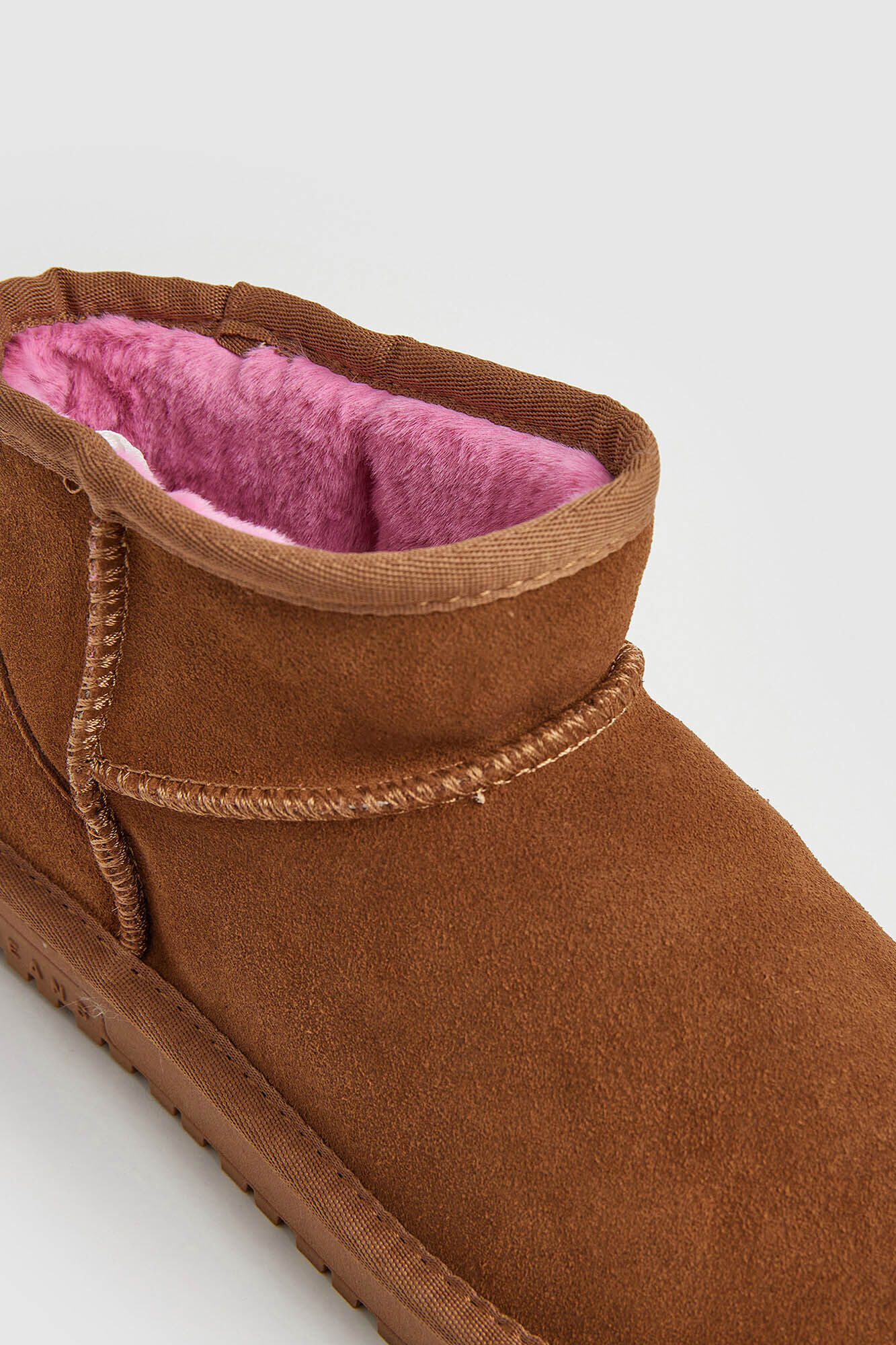 botas de camurça até o tornozelo