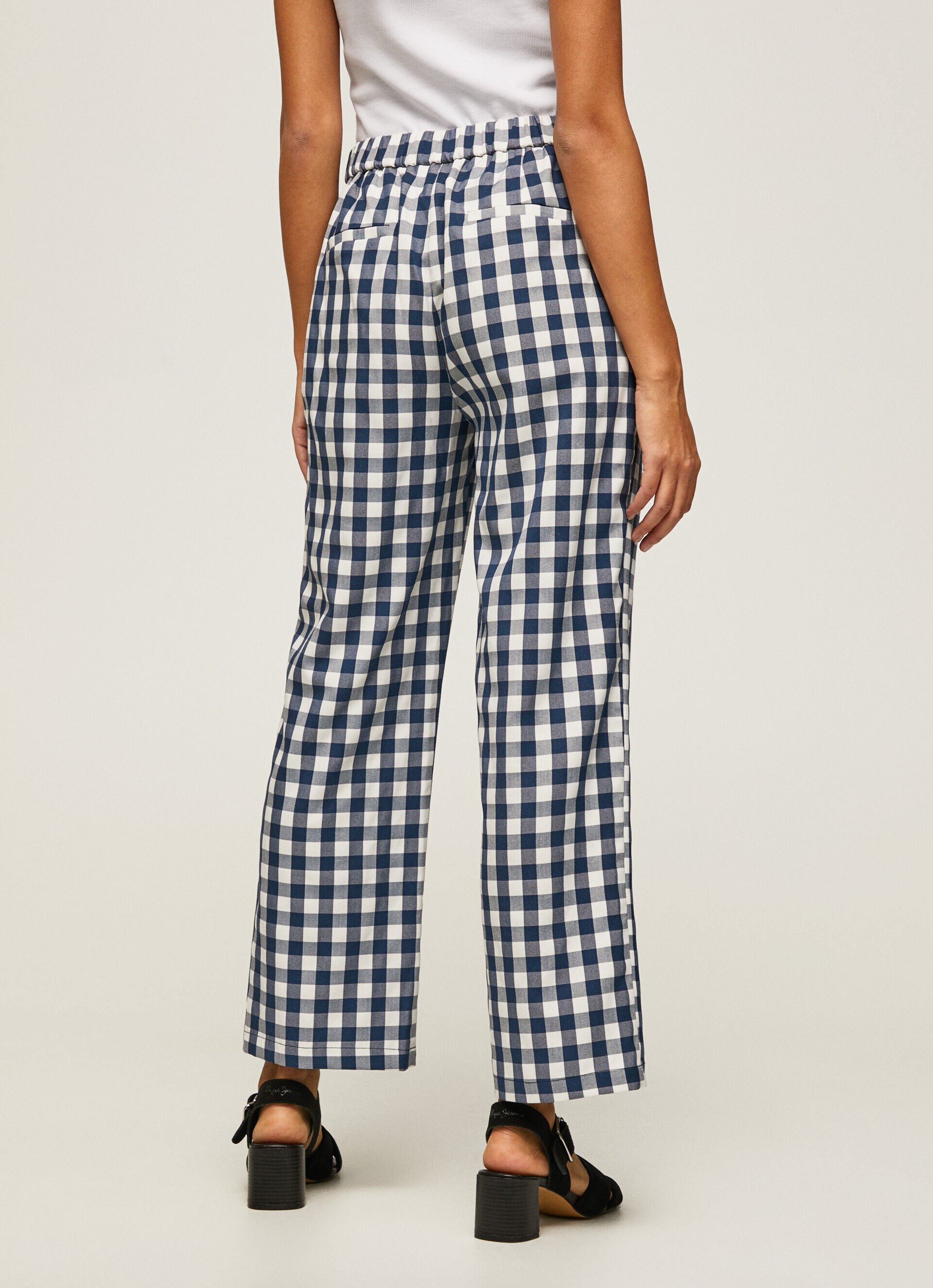 Calça reta com estampa xadrez vichy - multicolorida