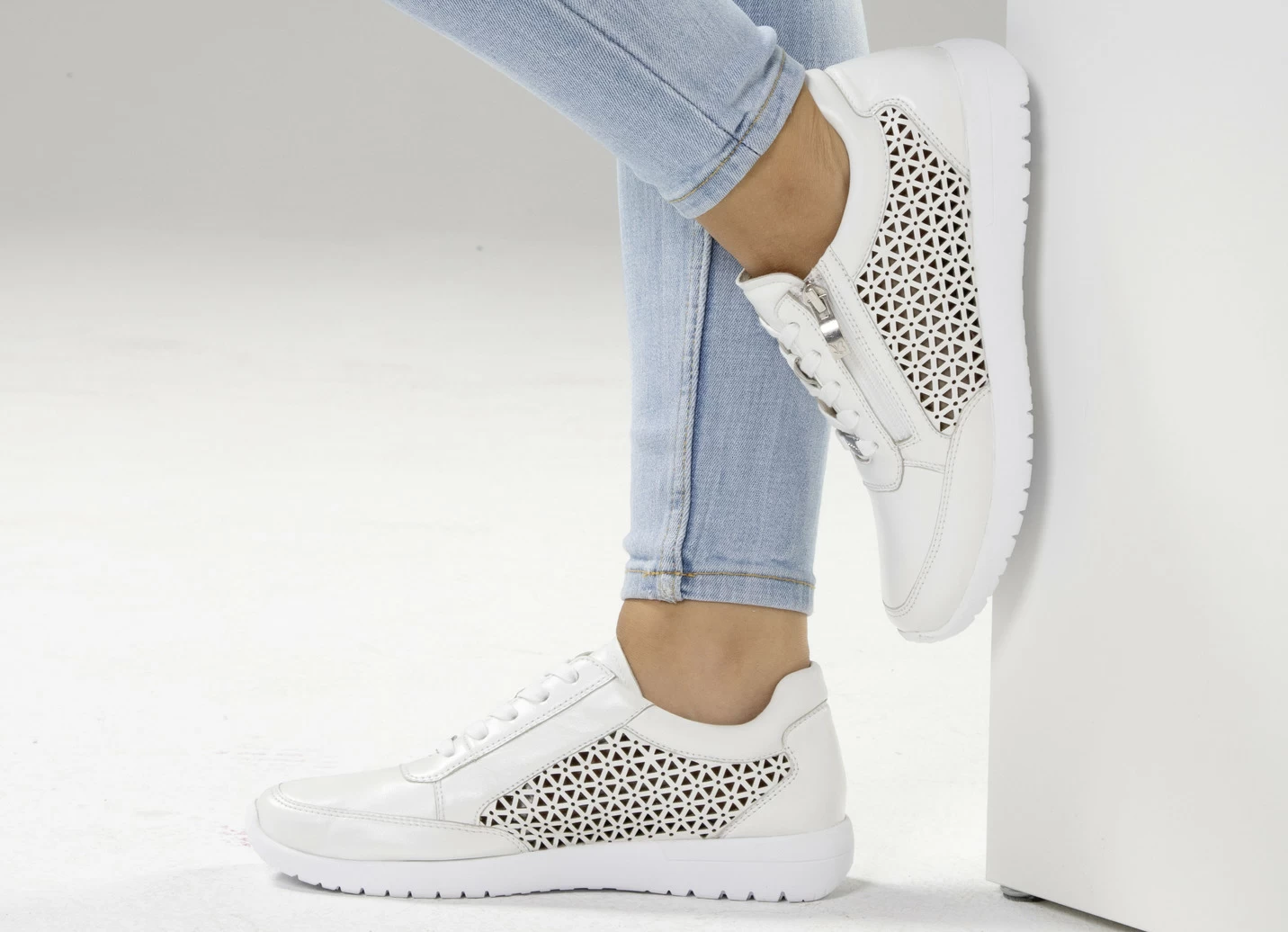 ELENA EDEN Sneaker aus luftig perforiertem Nappaleder