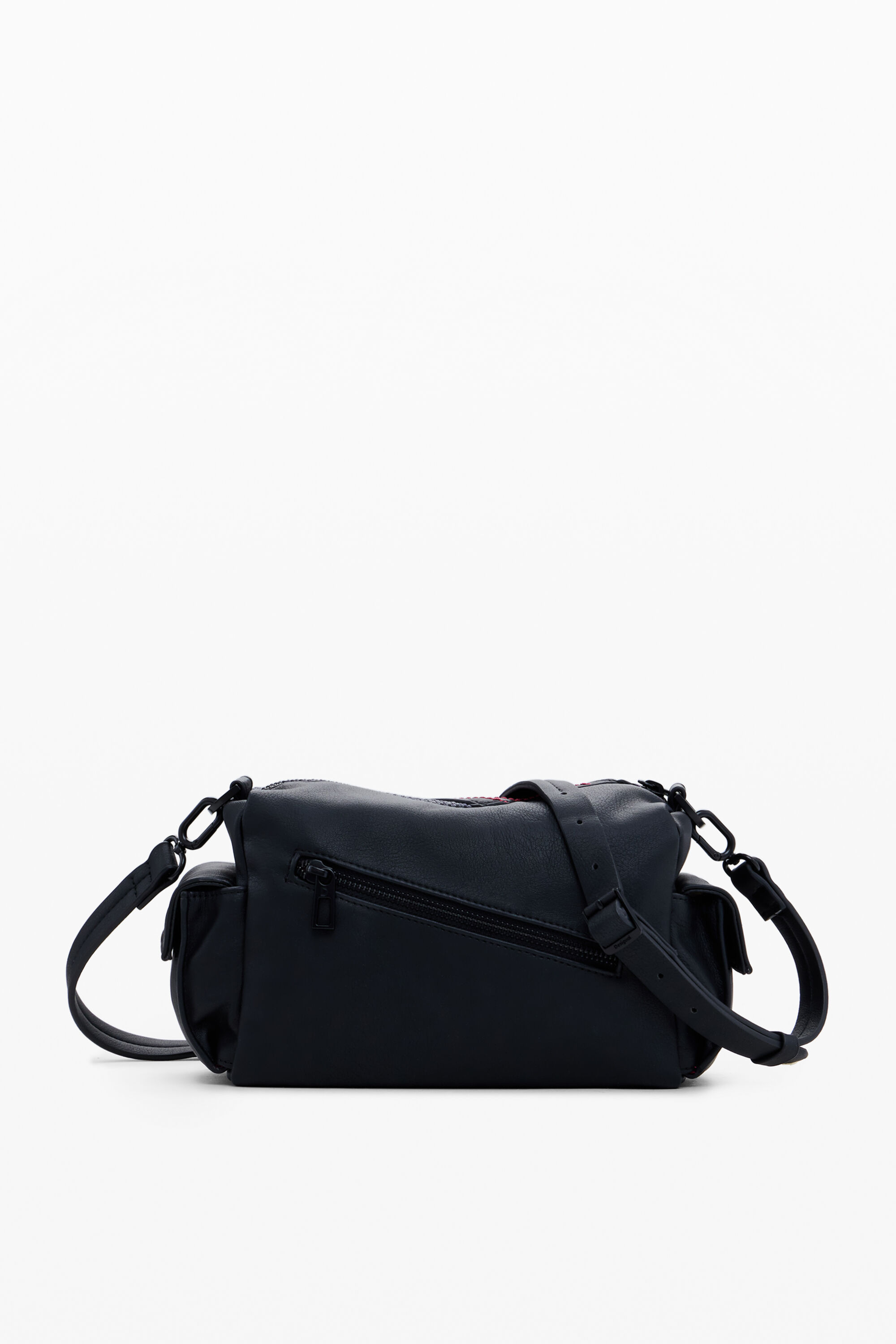 Bolsa costurada em formato de M