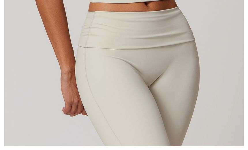 Skinniano - Haltertop met effen padding en open rug, cropped sporttop