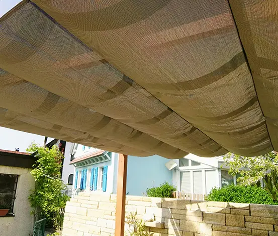 Aluminium-Pergola in Holzoptik, mit verstellbarem Sonnensegel, ca. 350 x 350 cm