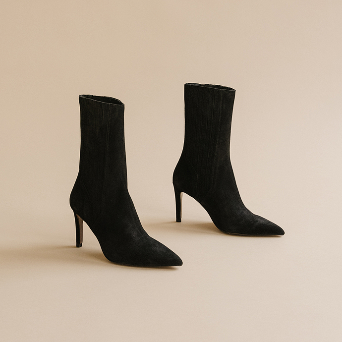 Boots à talons hauts et bouts pointus  en croute noir