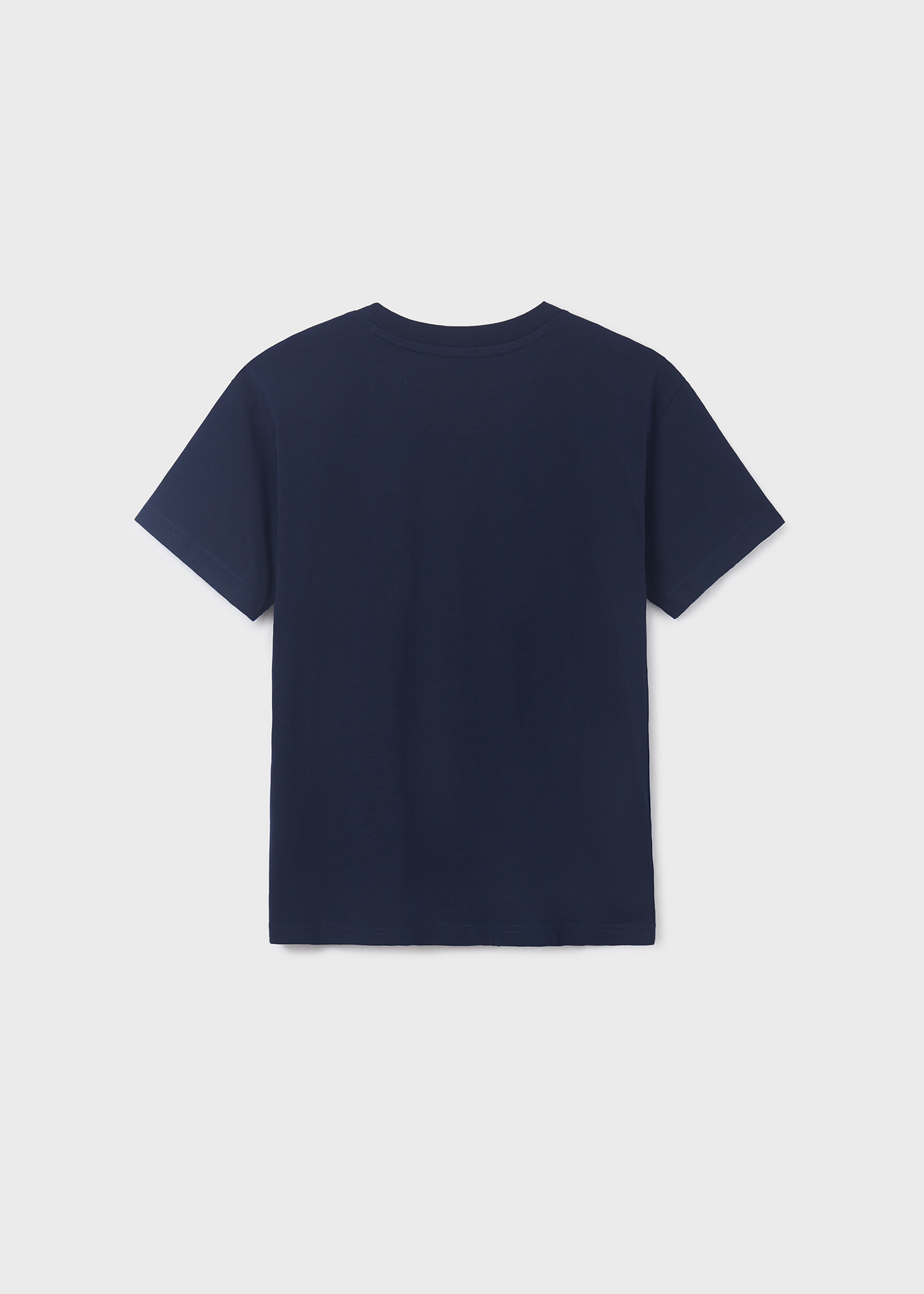 Camiseta infantil com estampa sustentável em algodão.