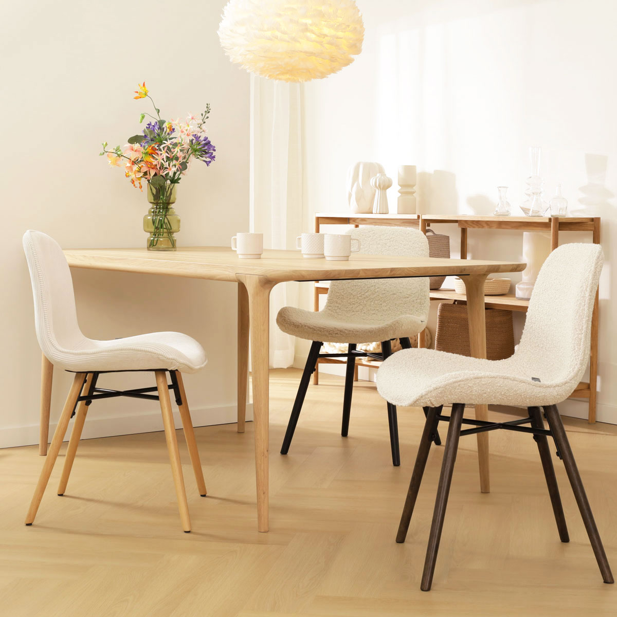 Eetkamerstoel Nena-Fé bouclé beige - houten onderstel