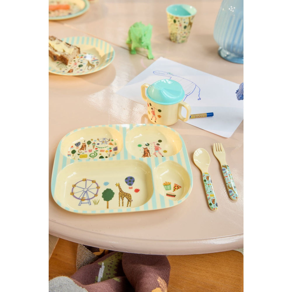 Køb Rice Fun Fair Print Mint Melamine Kids 4-Rum Tallerken