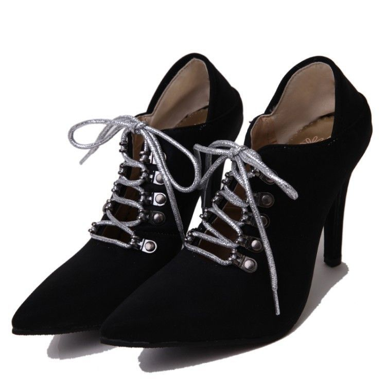 Niuna - Puntige pumps met hoge hak van imitatieleer