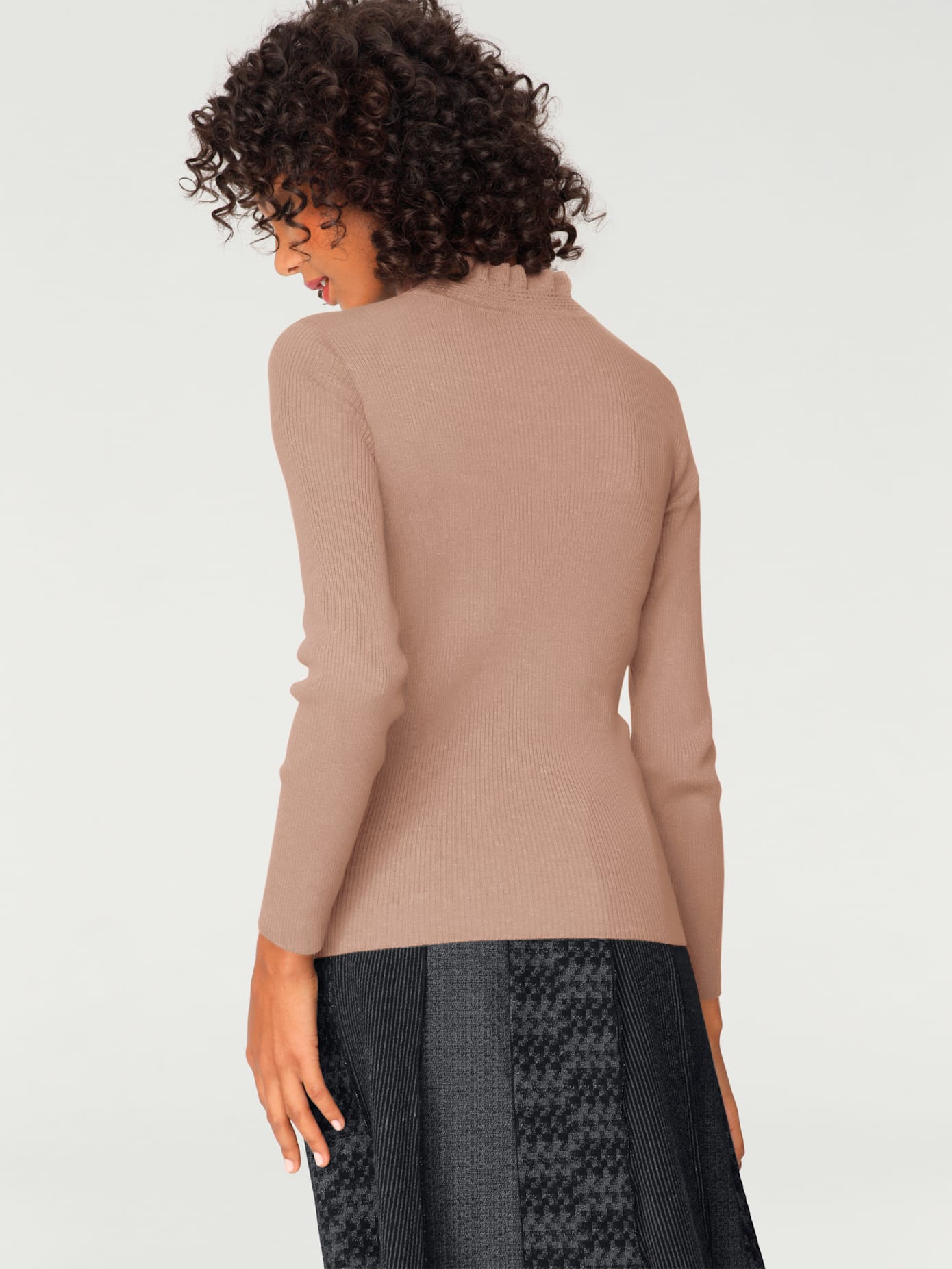 Pull col montant look tendance