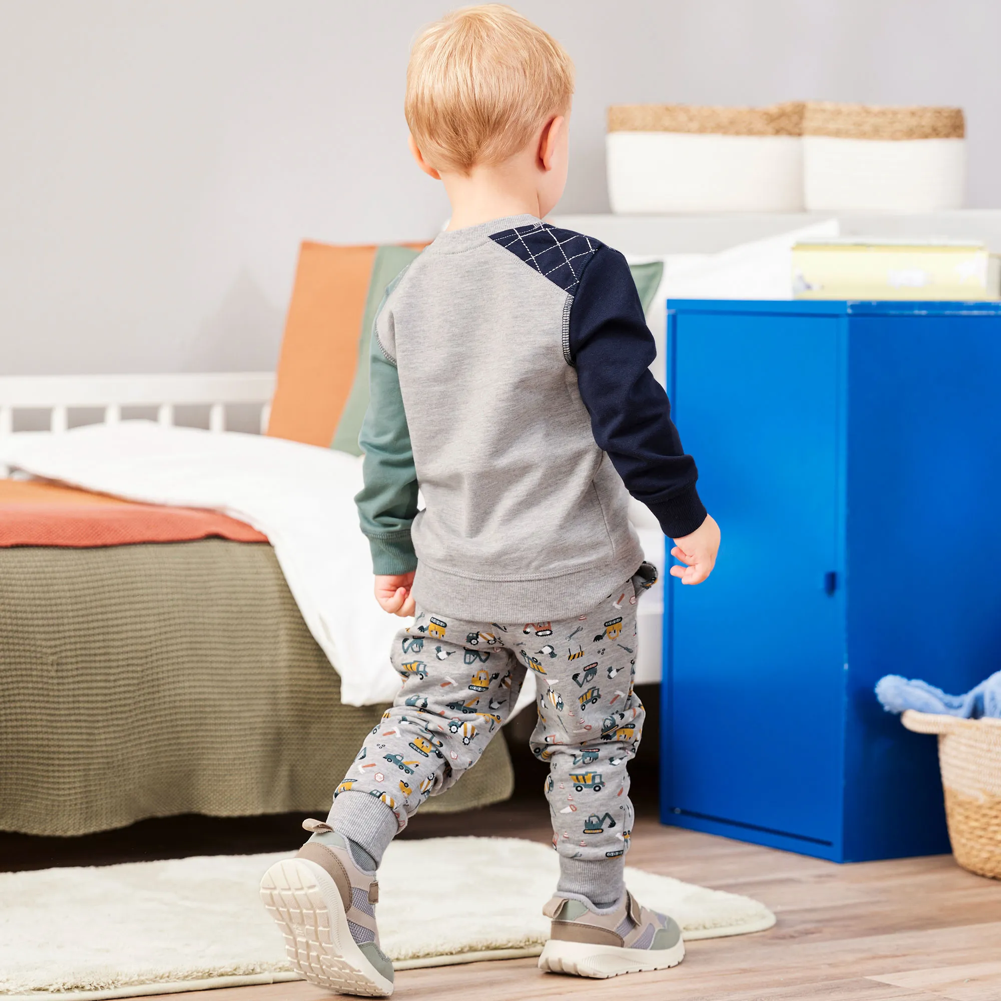 Baby-Jungen-Jogginghose mit Baustellen-Muster