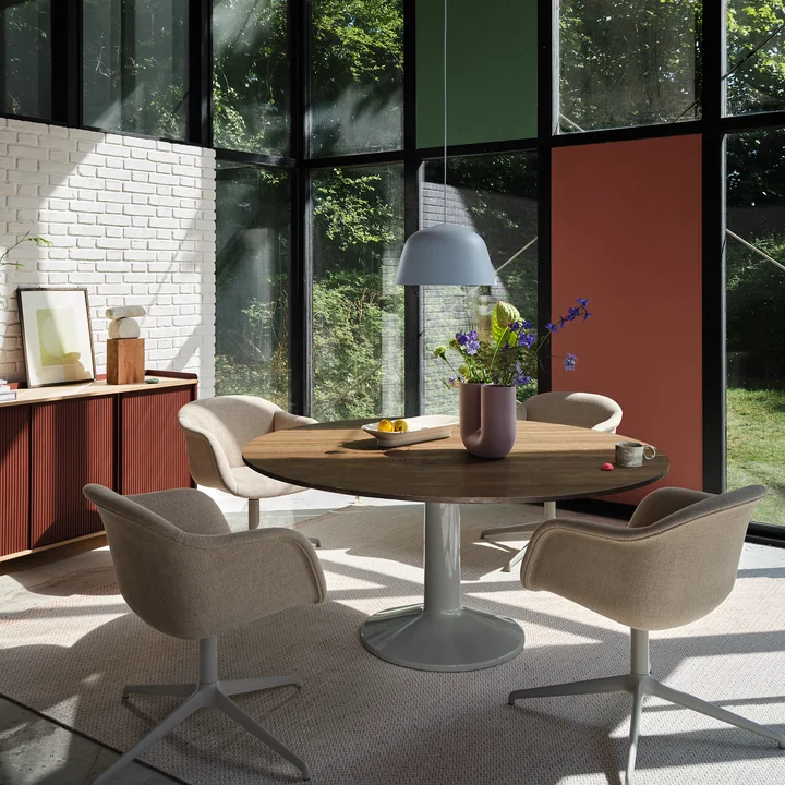 Muuto - Midst Esstisch, Ø 140 cm, Eiche dunkel geölt / schwarz