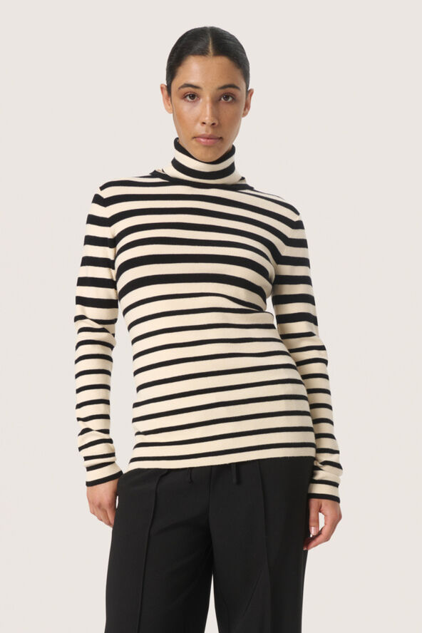 Soaked in Luxury SLSpina Striped Rollneck Black and white stripe