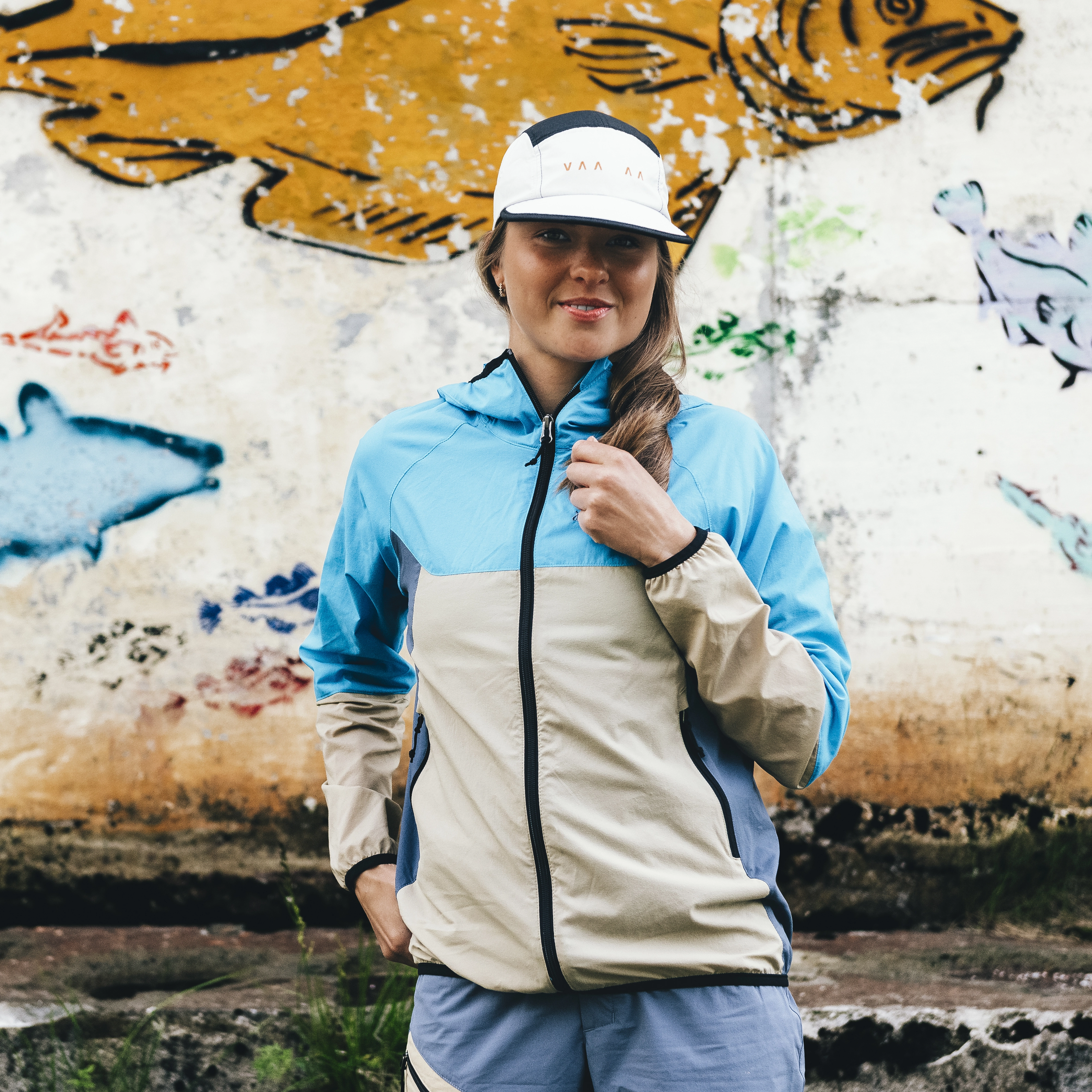Vaagaa Windbreaker Jacket Women Aqua Lagoon / Warm Sand
