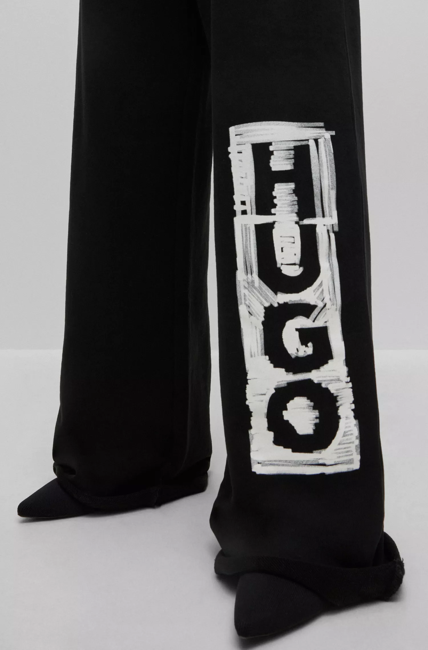 Calça de fato de treino HUGO em tecido atoalhado de algodão vermelho com logótipo vertical.