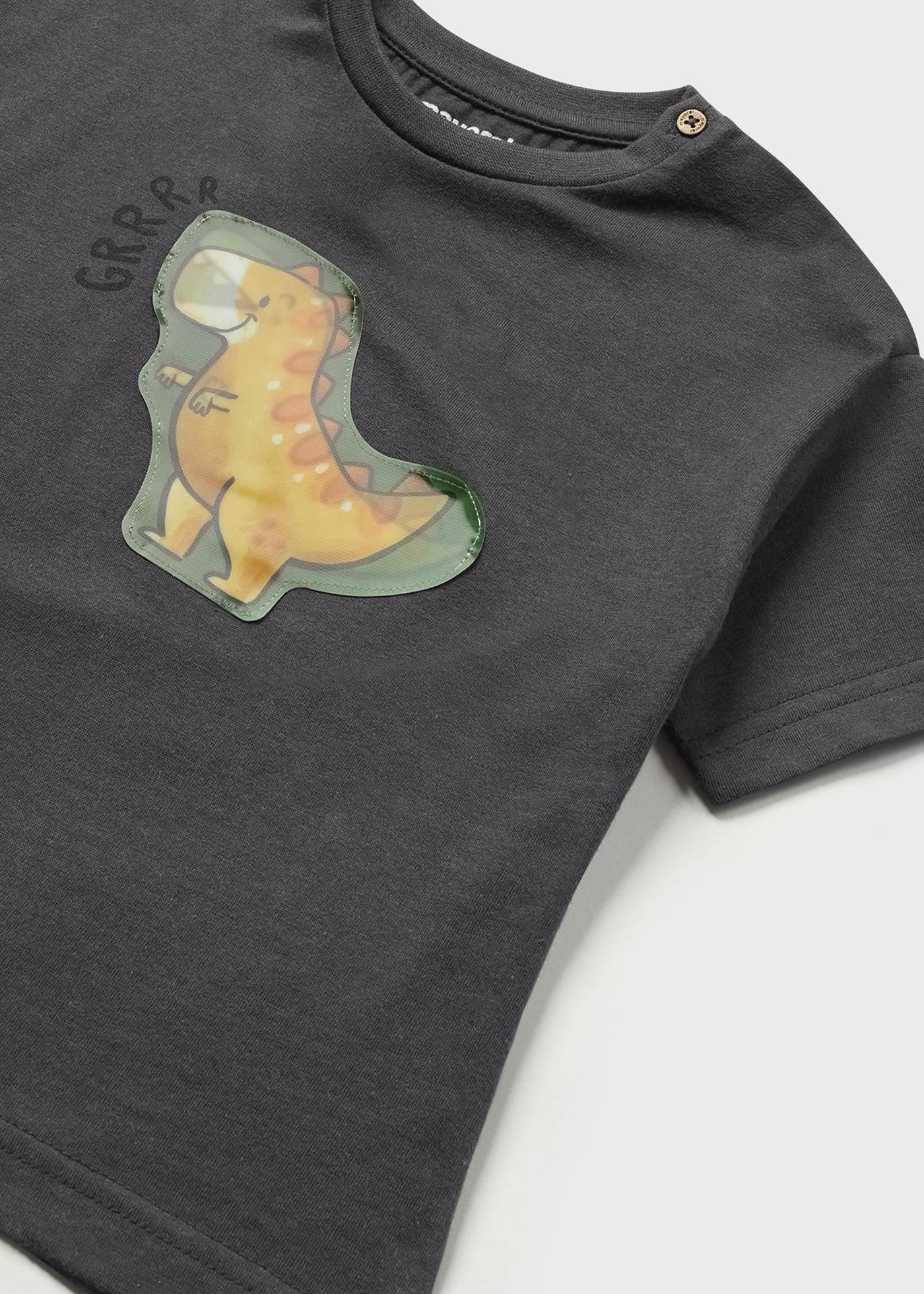 Camiseta infantil de algodão de manga curta com estampa interativa.