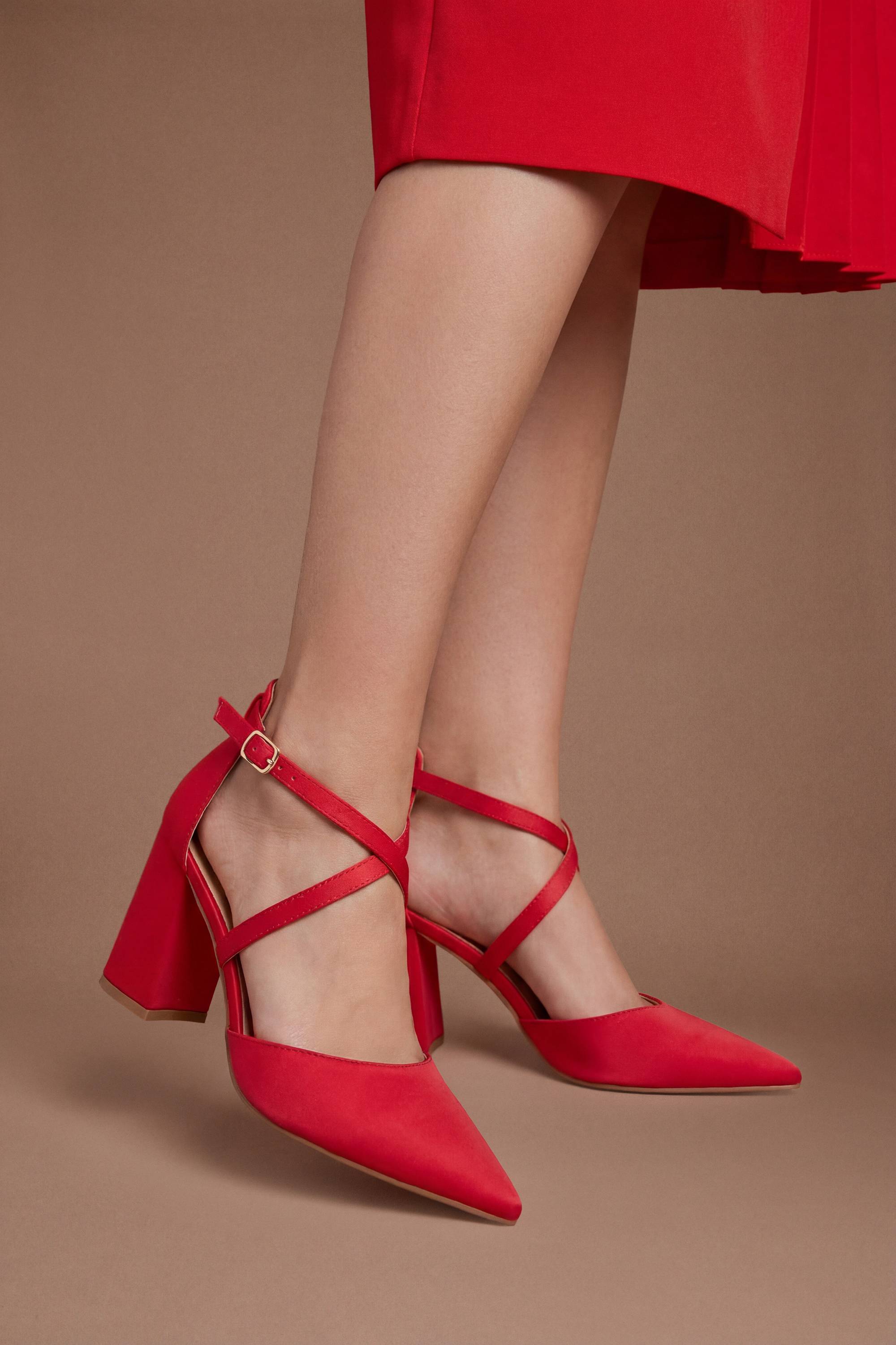 Coast Escarpins à Talon Bloc Pointus en Satin avec Brides Croisées - Coupe Large Treat