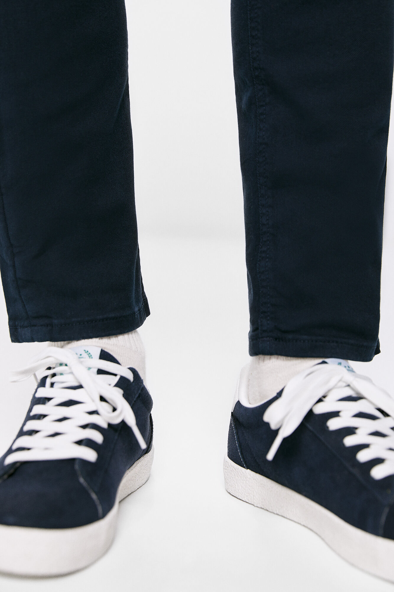 Calça de cinco bolsos com lavagem slim-fit