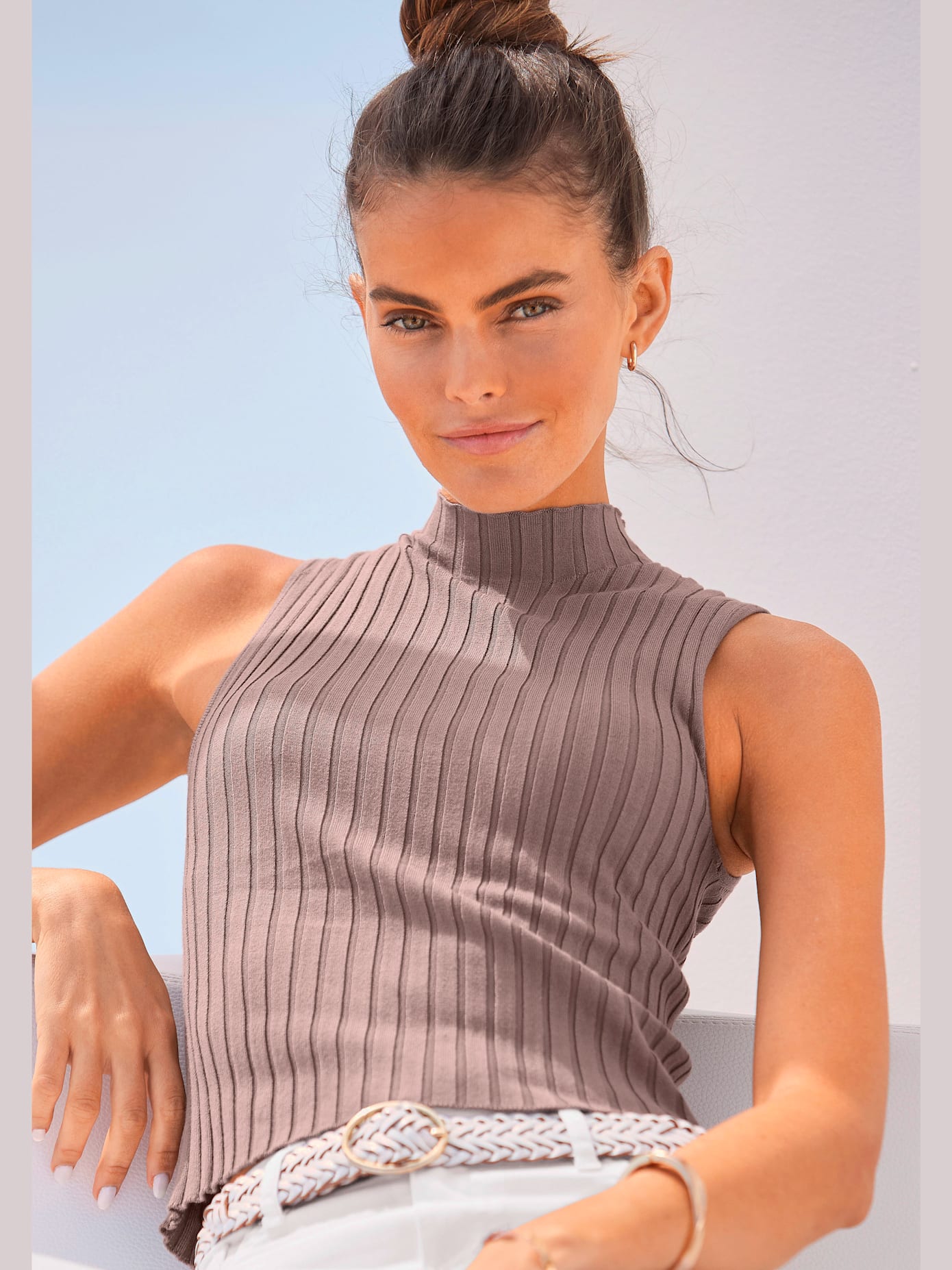 Débardeur en tricot encolure haute
