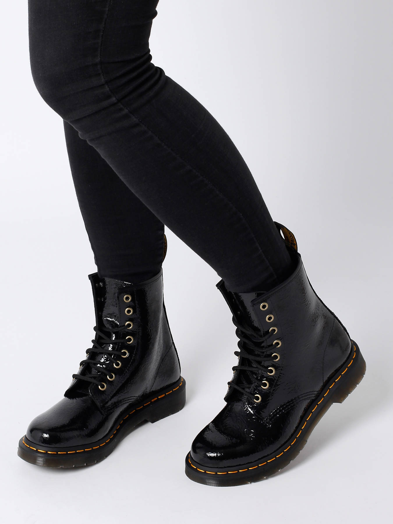 Bottines 1460 Black Distressed Patent en cuir DR MARTENS