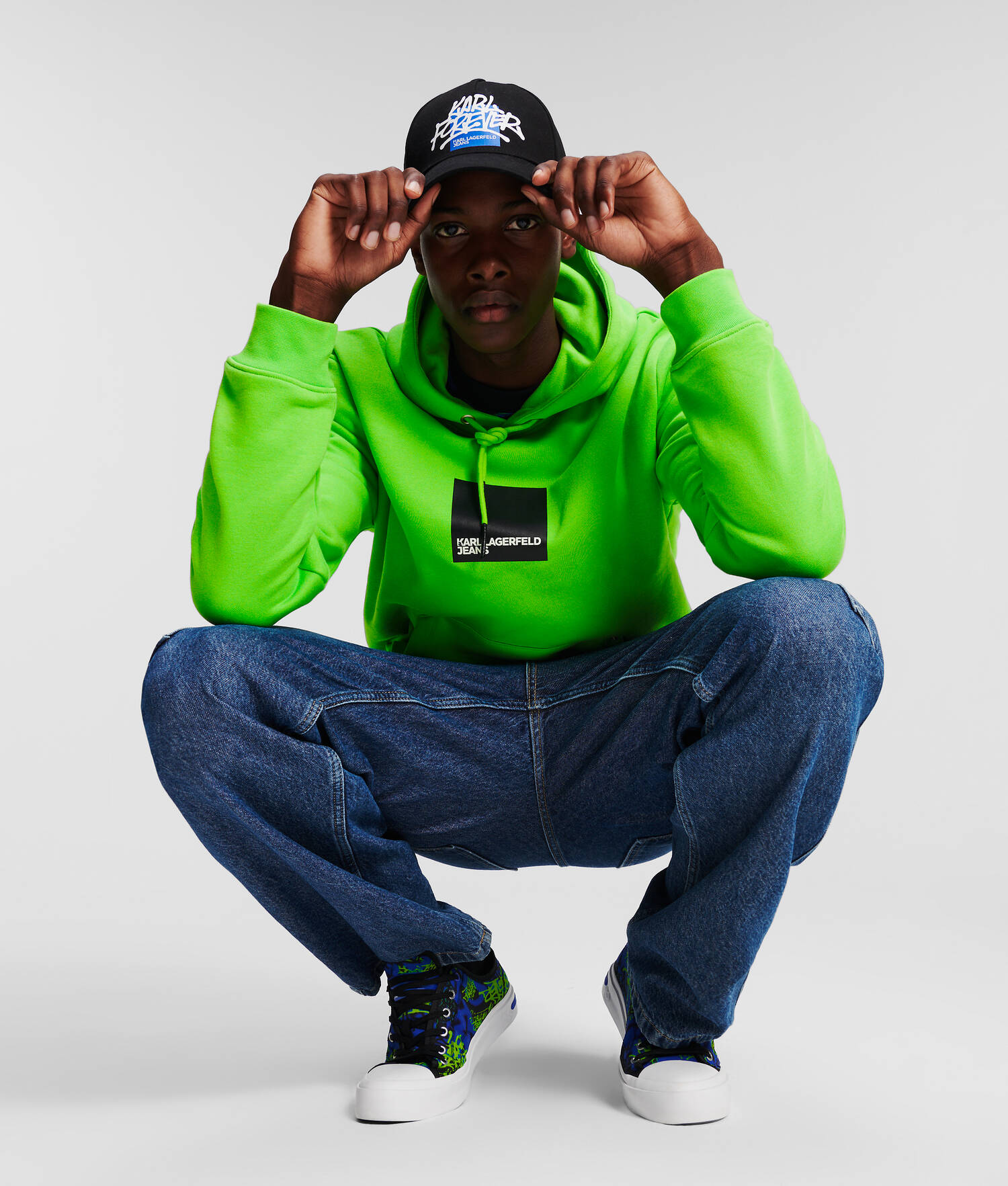 SWEAT À CAPUCHE AVEC LOGO KLJ ENCADRÉ