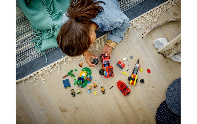 LEGO® Spielbausteine »Feuerwehrgeländewagen mit Rettungsboot 60412«