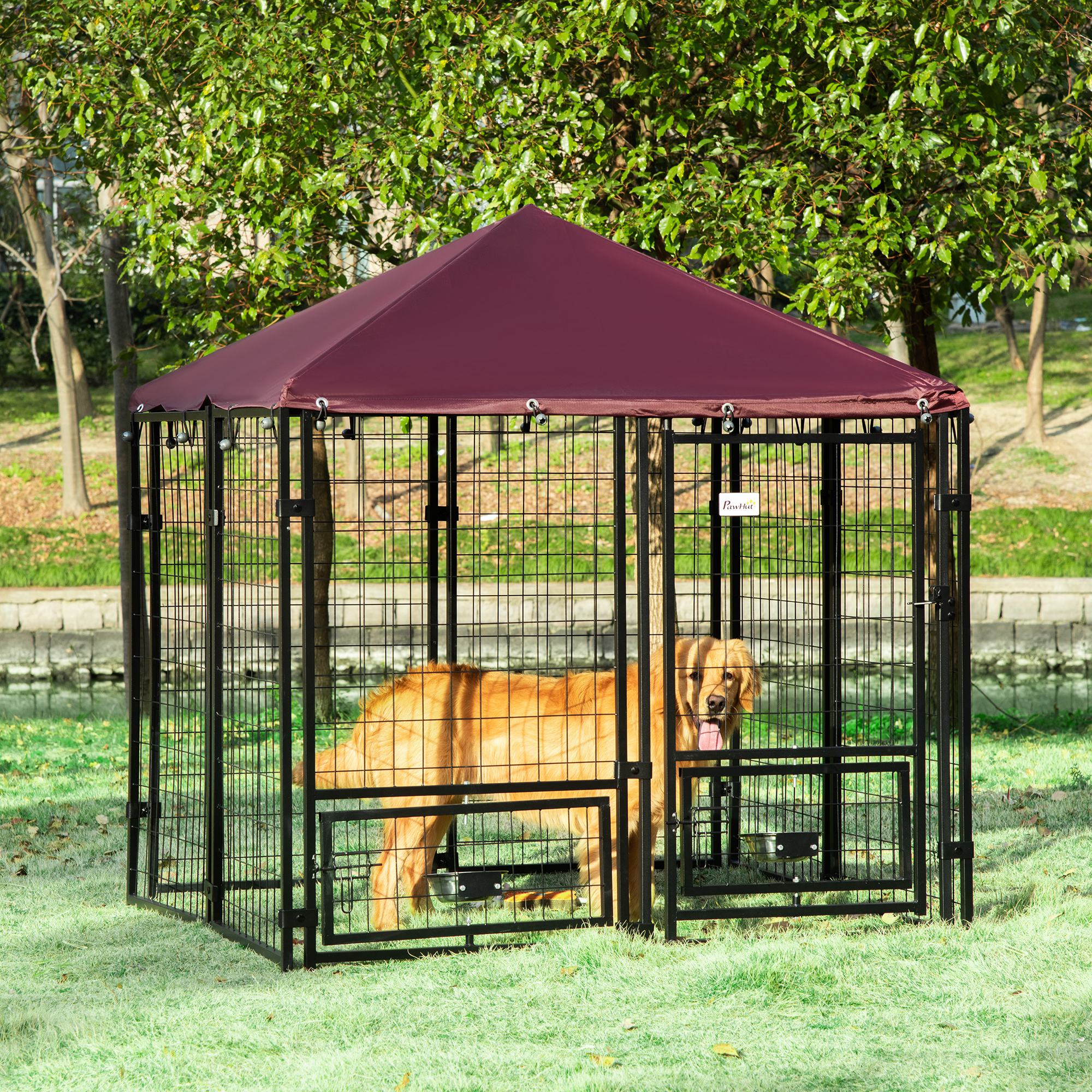 Canil PawHut de 8 painéis, cercado metálico para exterior com 2 suportes giratórios para comida, 2 tigelas e cobertura impermeável e resistente aos raios UV, 141 x 141 x 153 cm, preto e vermelho.