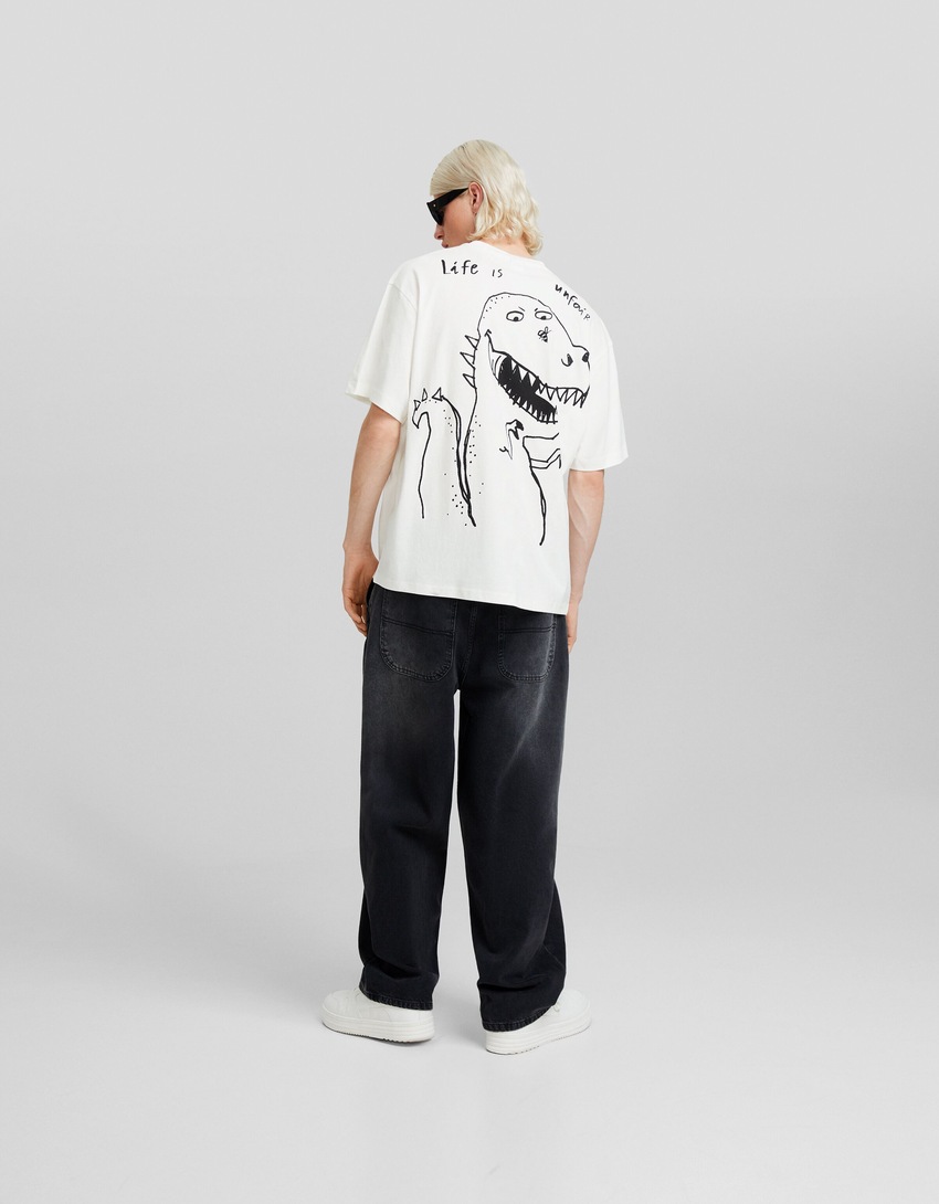 Camiseta de manga curta com estampa e modelagem quadrada
