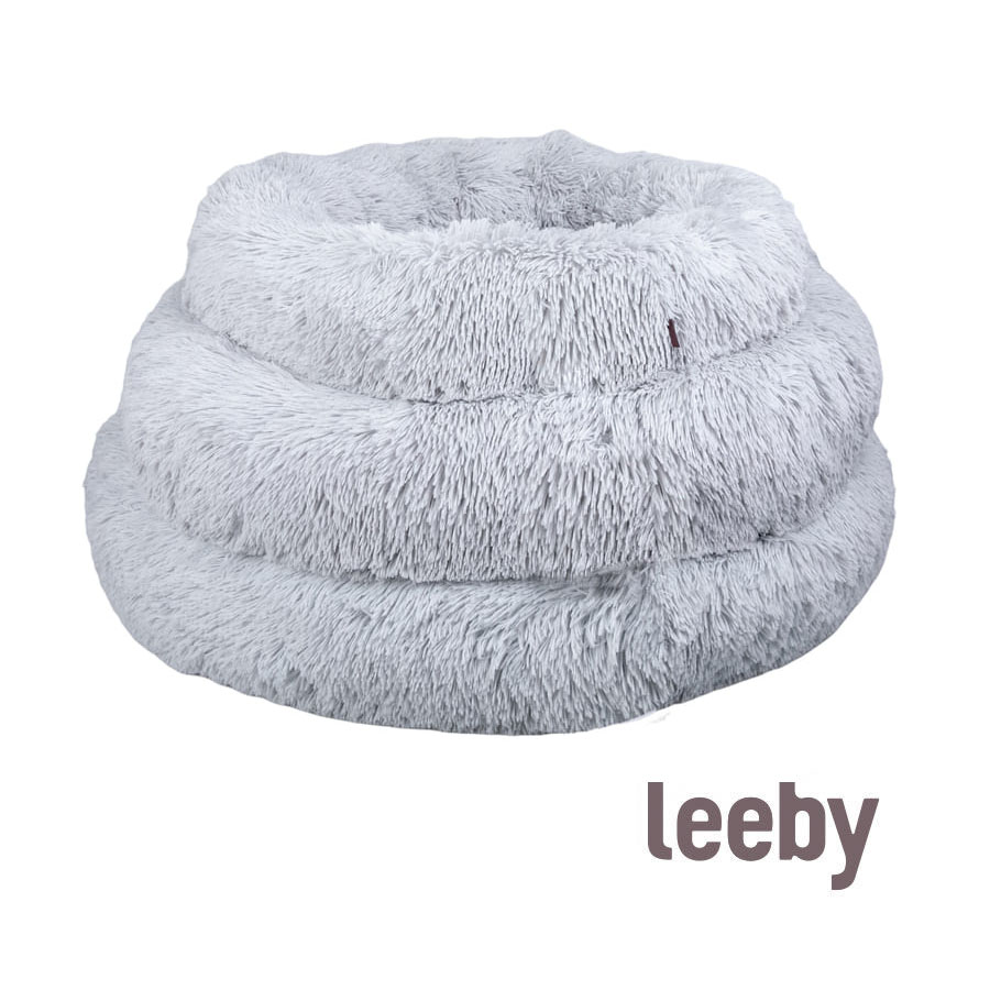 Cama redonda antiestresse Leeby para cães, em pelo cinza.
