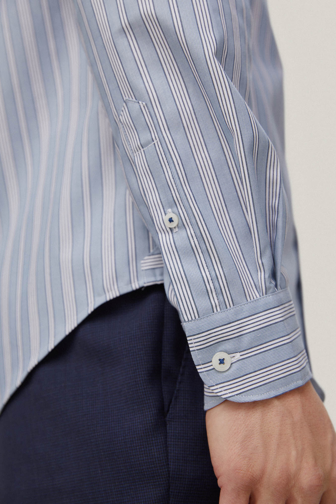 Camisa listrada que não precisa ser passada - Azul