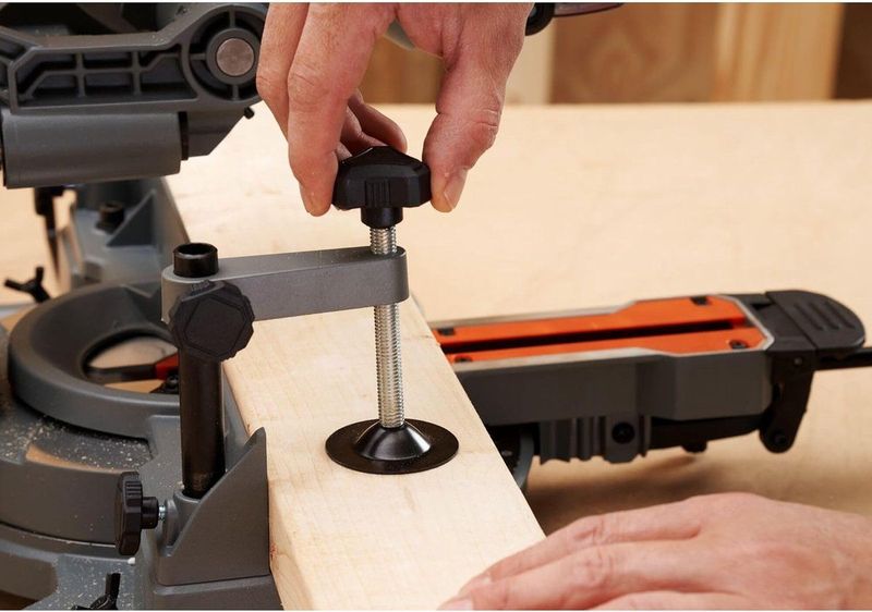 BLACK+DECKER BES702 - Afkort- en Verstekzaag - 1500W - 216mm