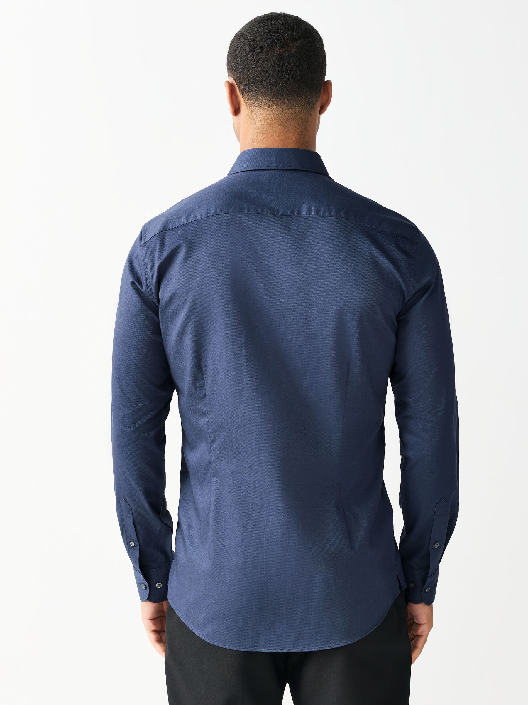 Marineblauw - Slim Fit - Onderhoudsvriendelijk, getextureerd, slim fit overhemd met enkele manchet