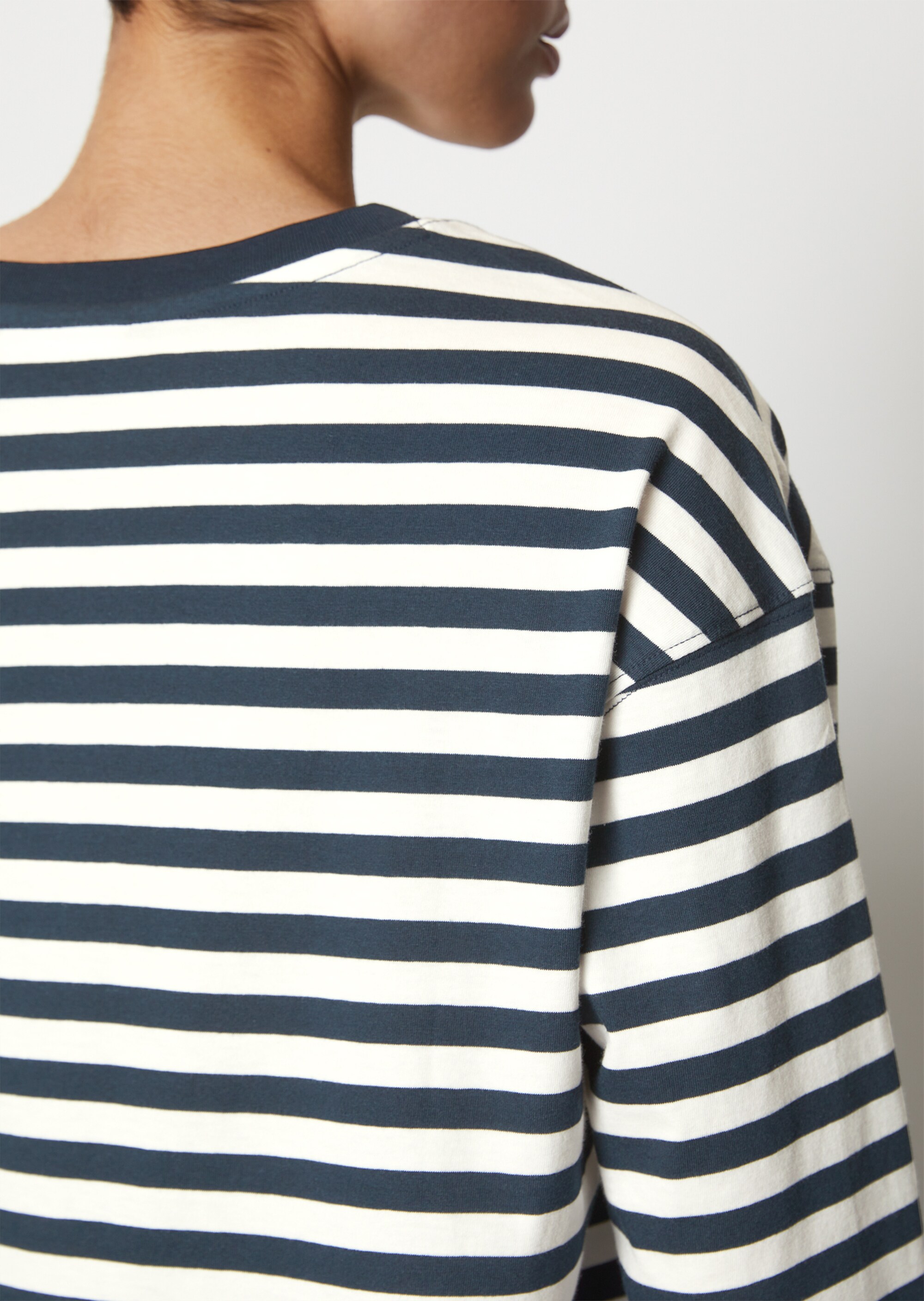 Ringel-Longsleeve loose aus garngefärbter Bio-Baumwolle