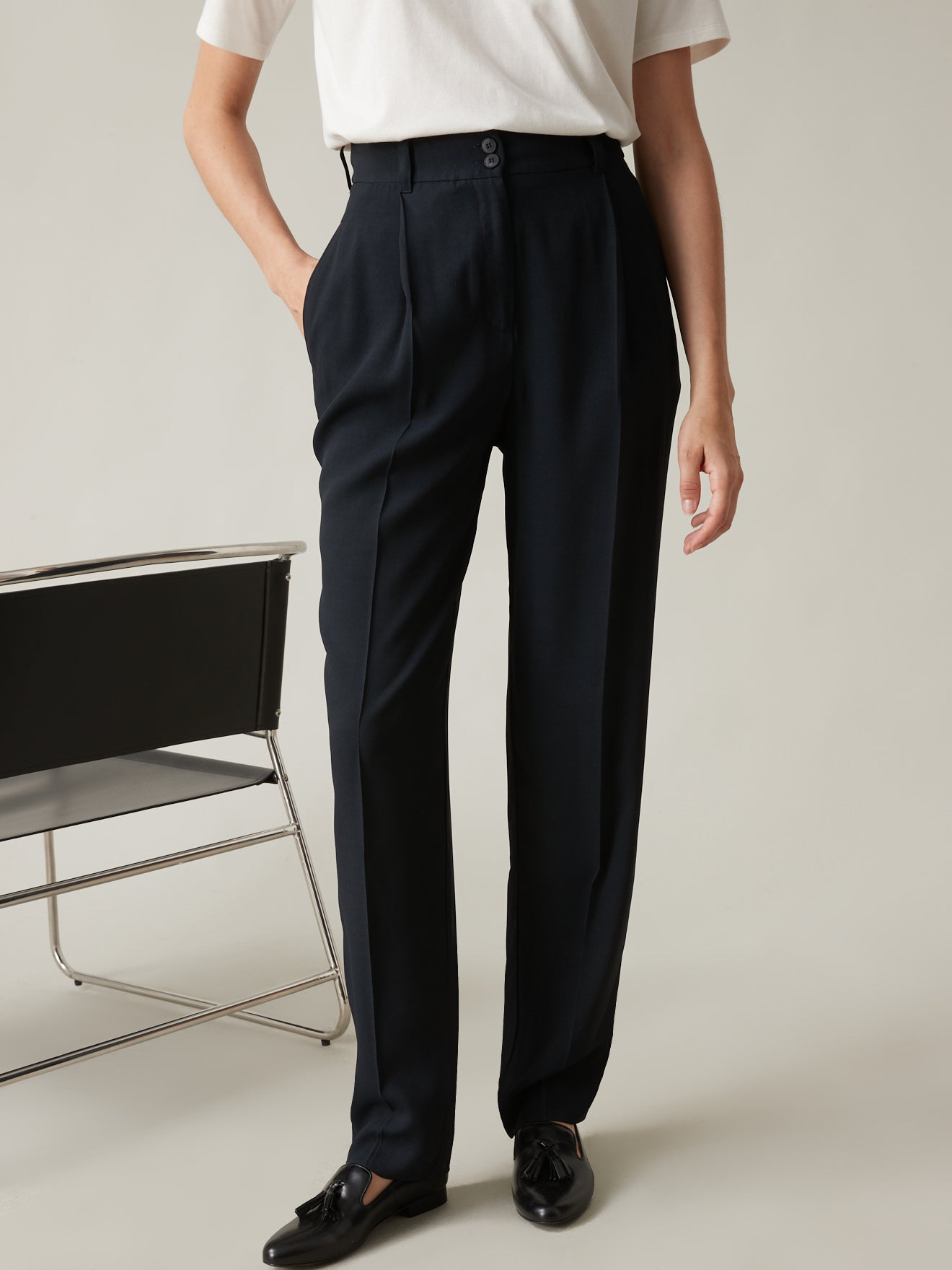 Pantalon carotte femme en crêpe
