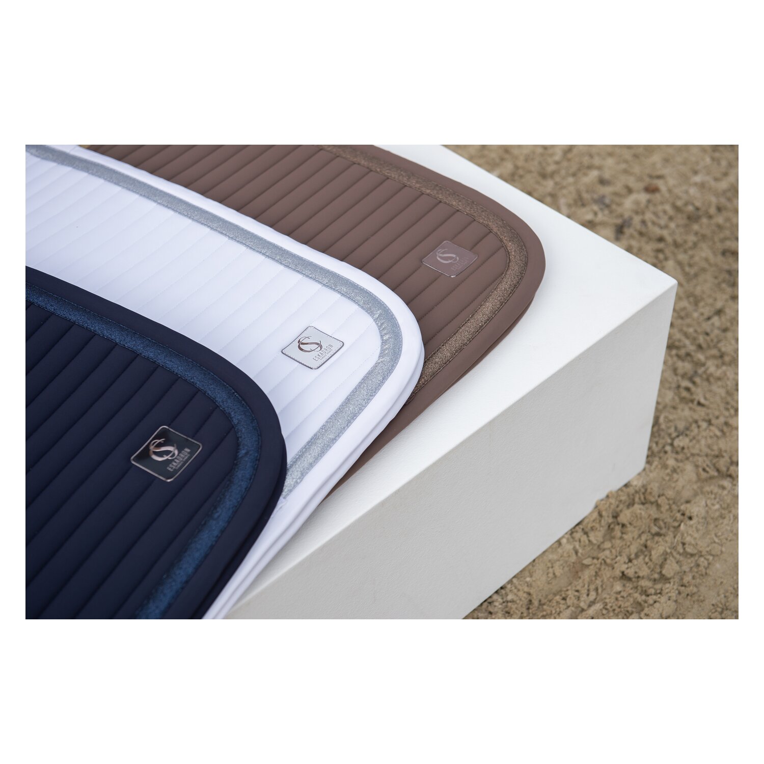 ESKADRON Classic Sports Schabracke Softshell Emblem - white
