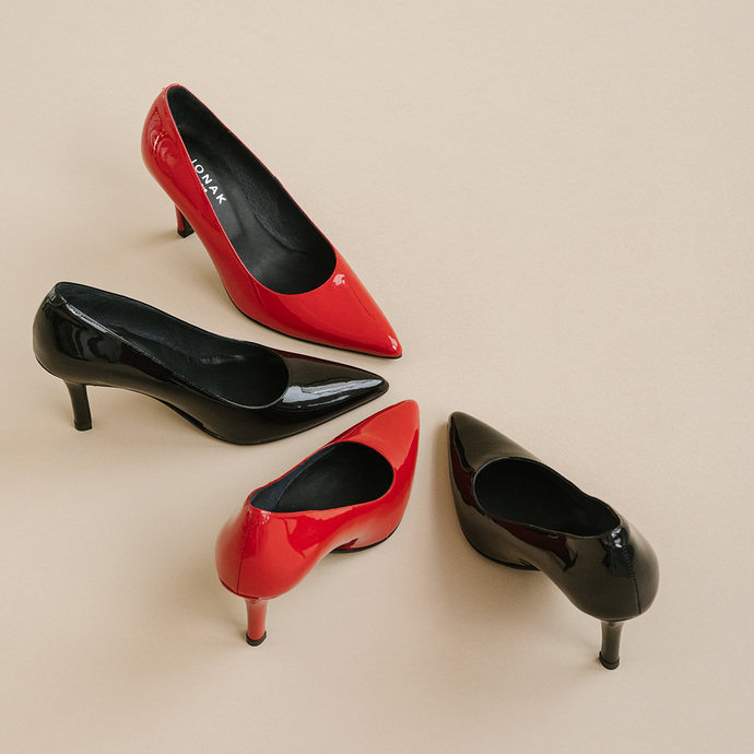 Escarpins à bouts pointus  en cuir vernis noir