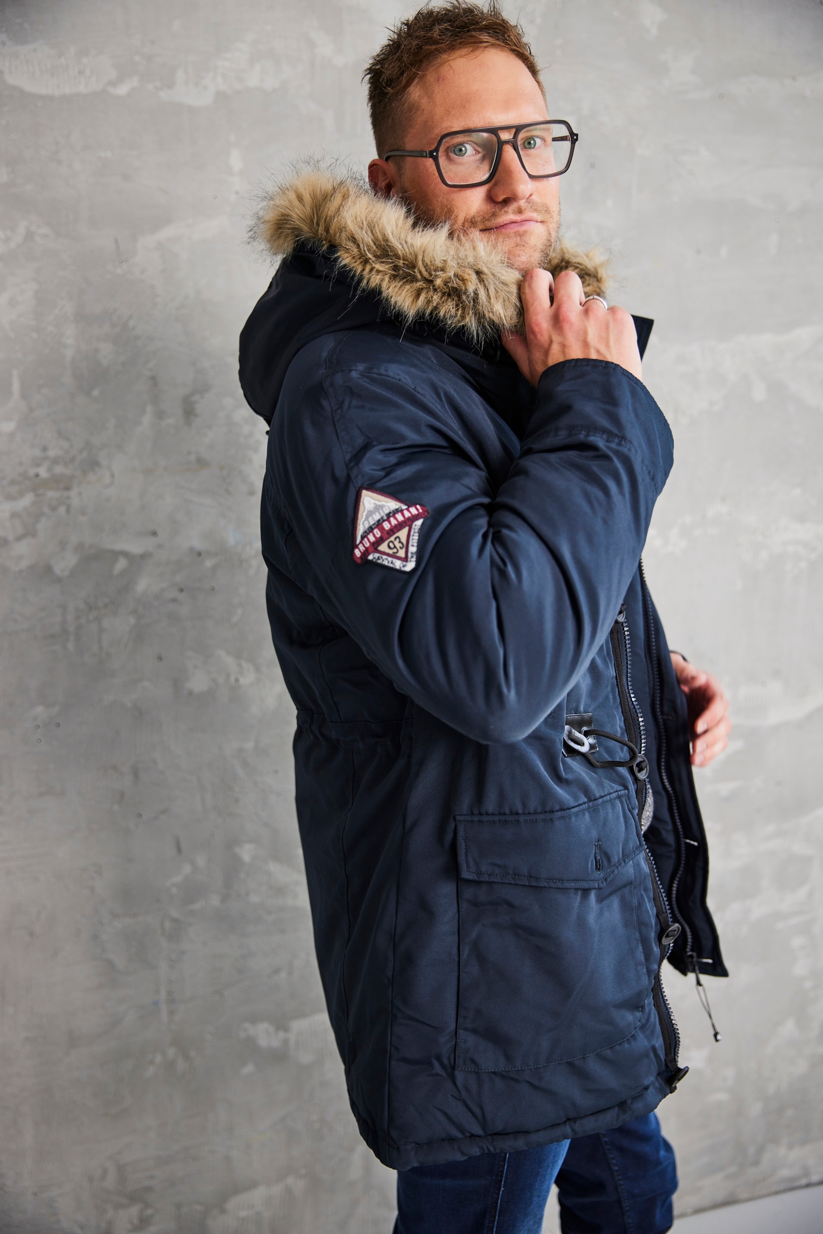 Bruno Banani Parka mit Kapuze strapazierfähiges Material,  abnehmbare Kapuze mit Fellimitat