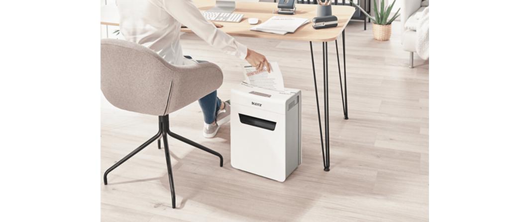 Aktenvernichter IQ Protect Premium 4M , 4 Blatt<br>Manueller Dokumentenvernichter mit Mikroschnitt für die sichere Vernichtung streng vertraulicher Unterlagen
