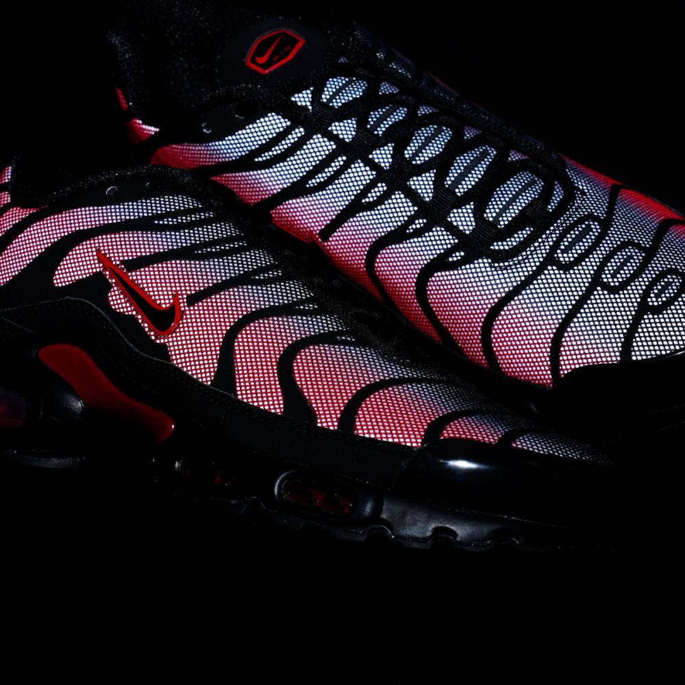 Nike Baskets Noires/Rouges Homme Nike Air Max Plus