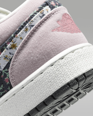 Air Jordan 1 Low SE Older Kids' Shoes