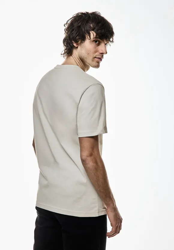 Basic T-Shirt in Unifarbe - faded stone